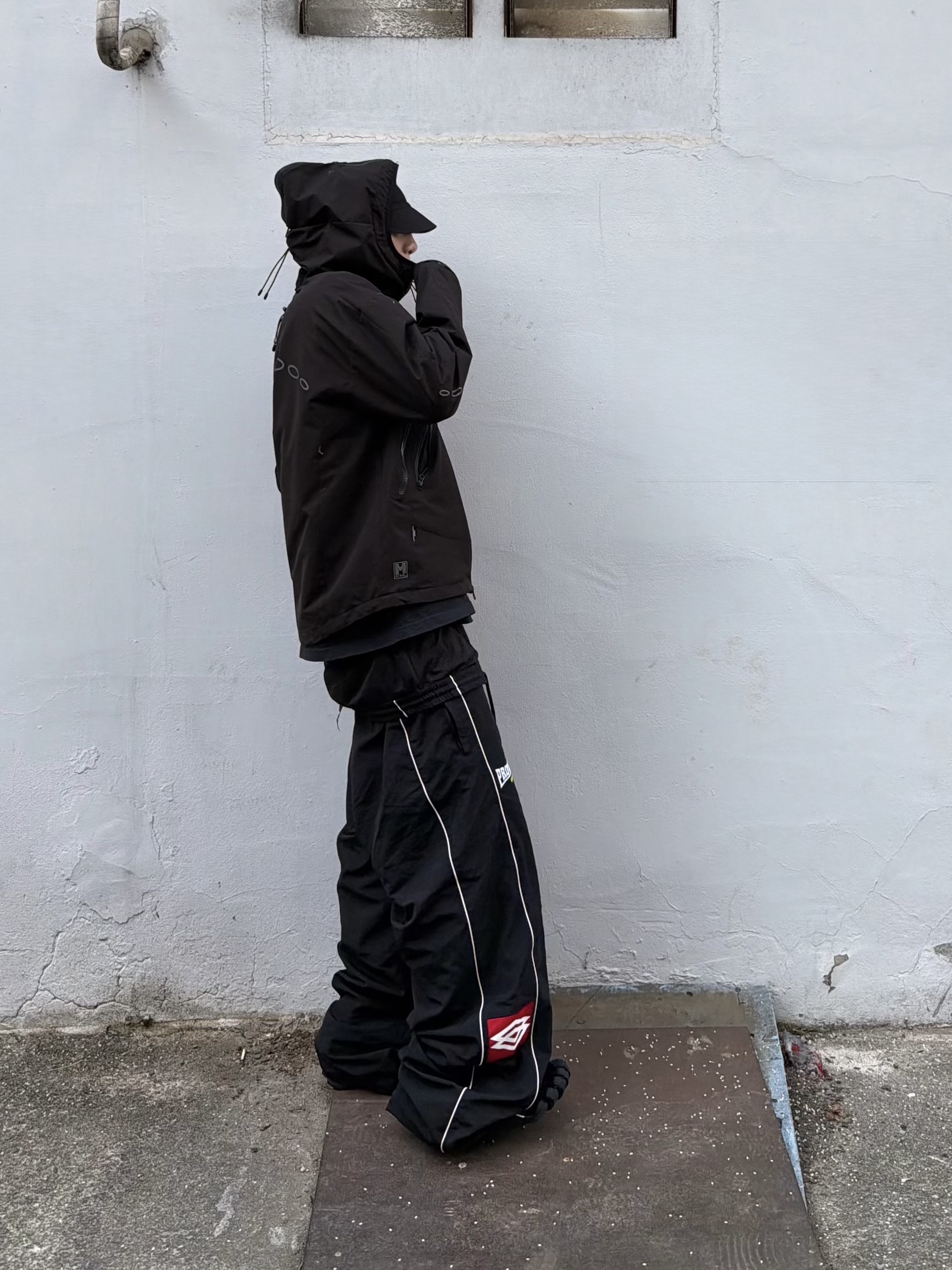 SOHC Lightweight Windbreaker_11VSJ104 Charcoal, Protocol Index Folded Waist Track Pants Black 착용 스타일 - 1