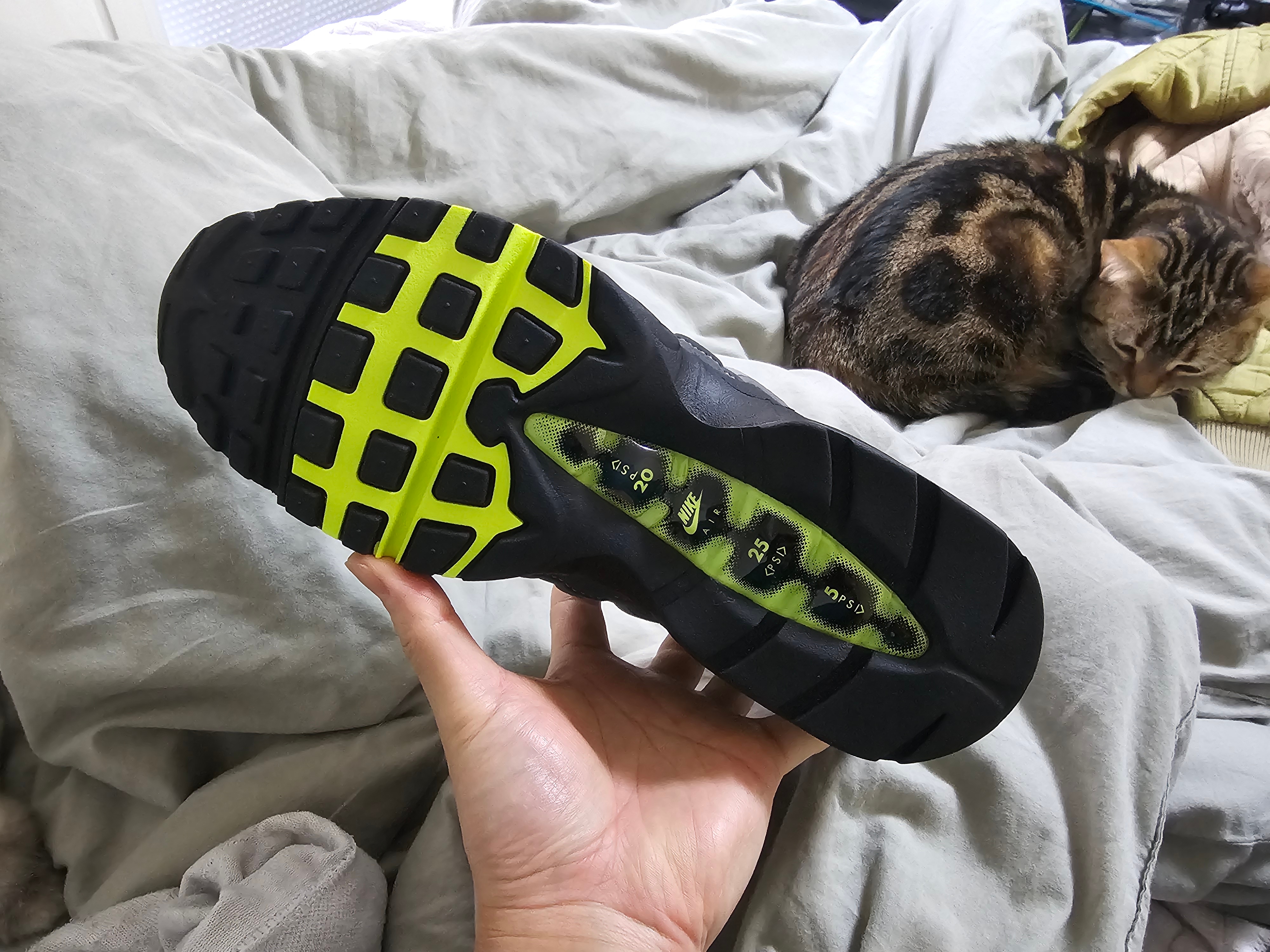 Nike Air Max 95 OG Neon 착용 스타일 - 5