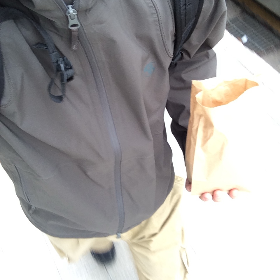Sansan Gear Alea Shell Jacket Charcoal 착용 스타일