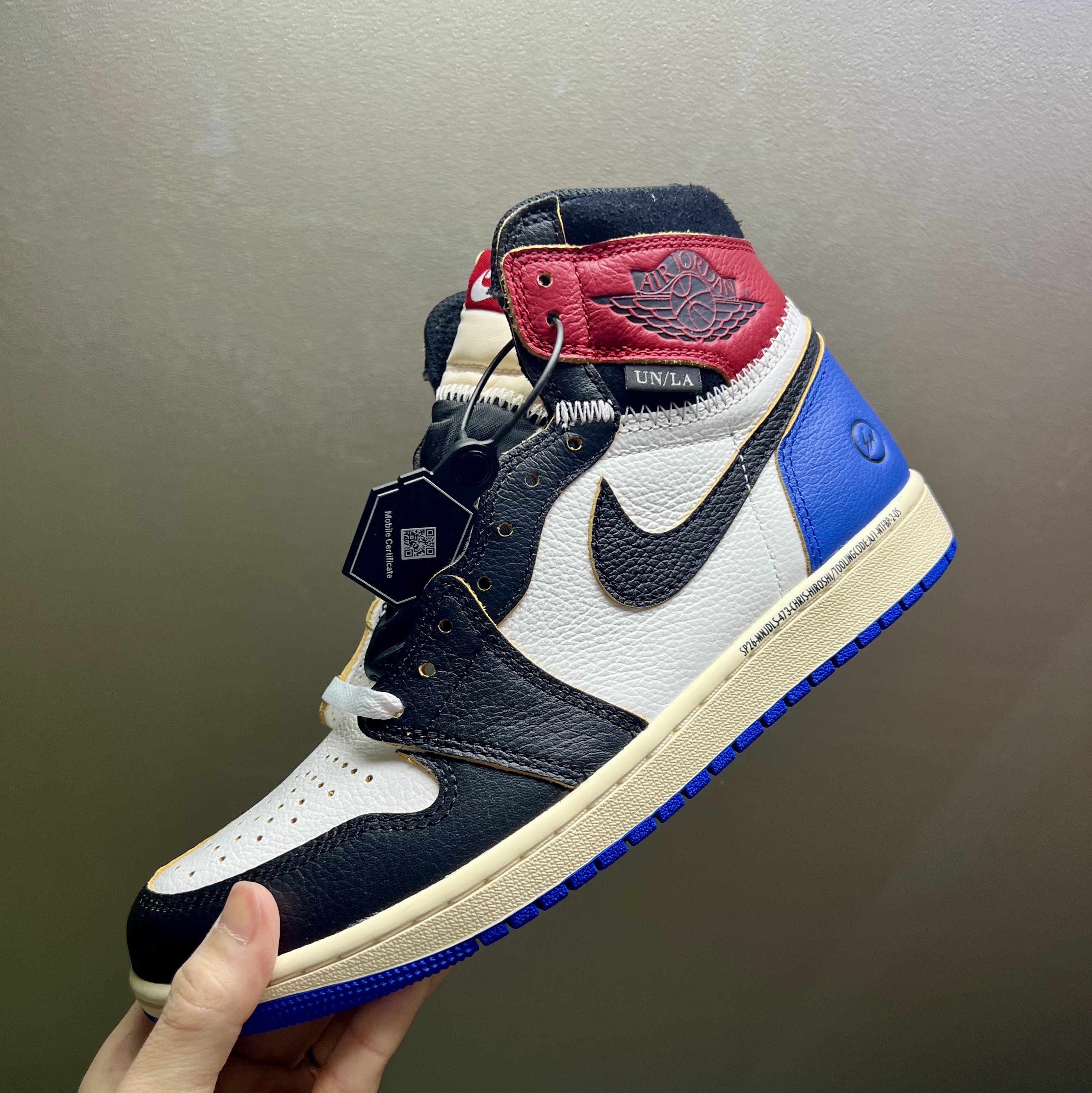 Jordan 1 x Fragment x Union LA Black and Varsity Red 착용 스타일