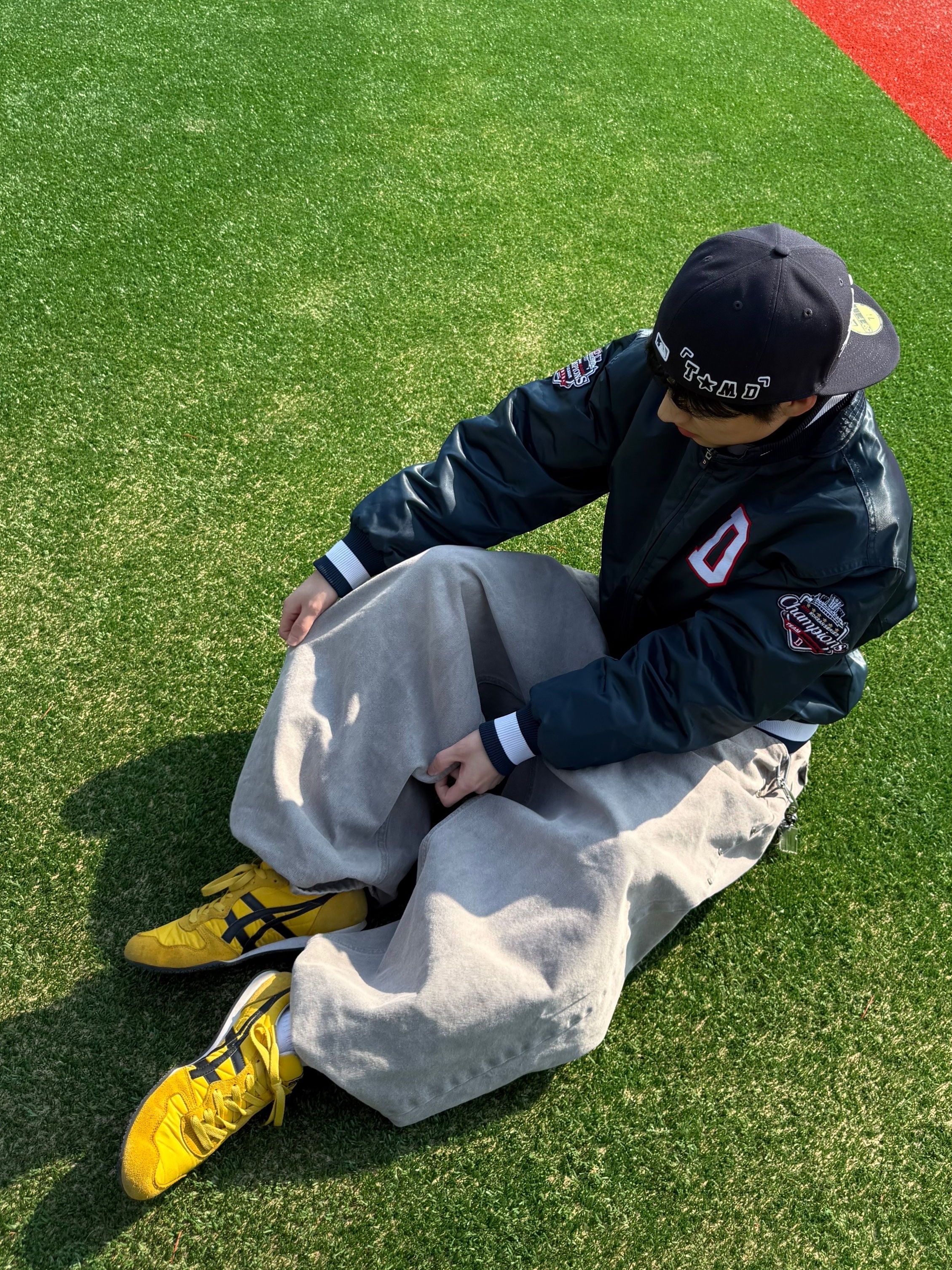 New Era 59Fifty MLB Authentic New York Yankees Game Navy, Onitsuka Tiger Mexico 66 Yellow Black 착용 스타일 - 2