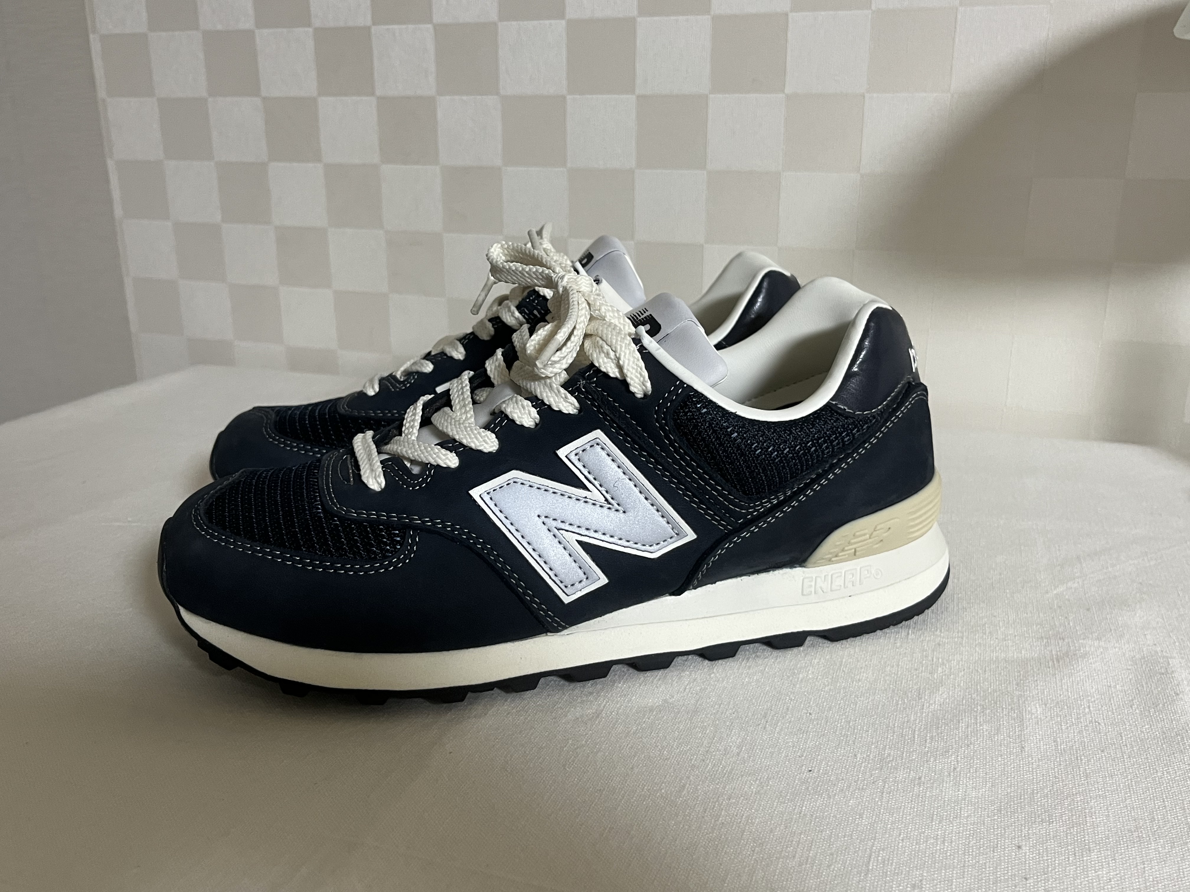 New Balance x Pottery 574 Premium Hard Navy 착용 스타일 - 2