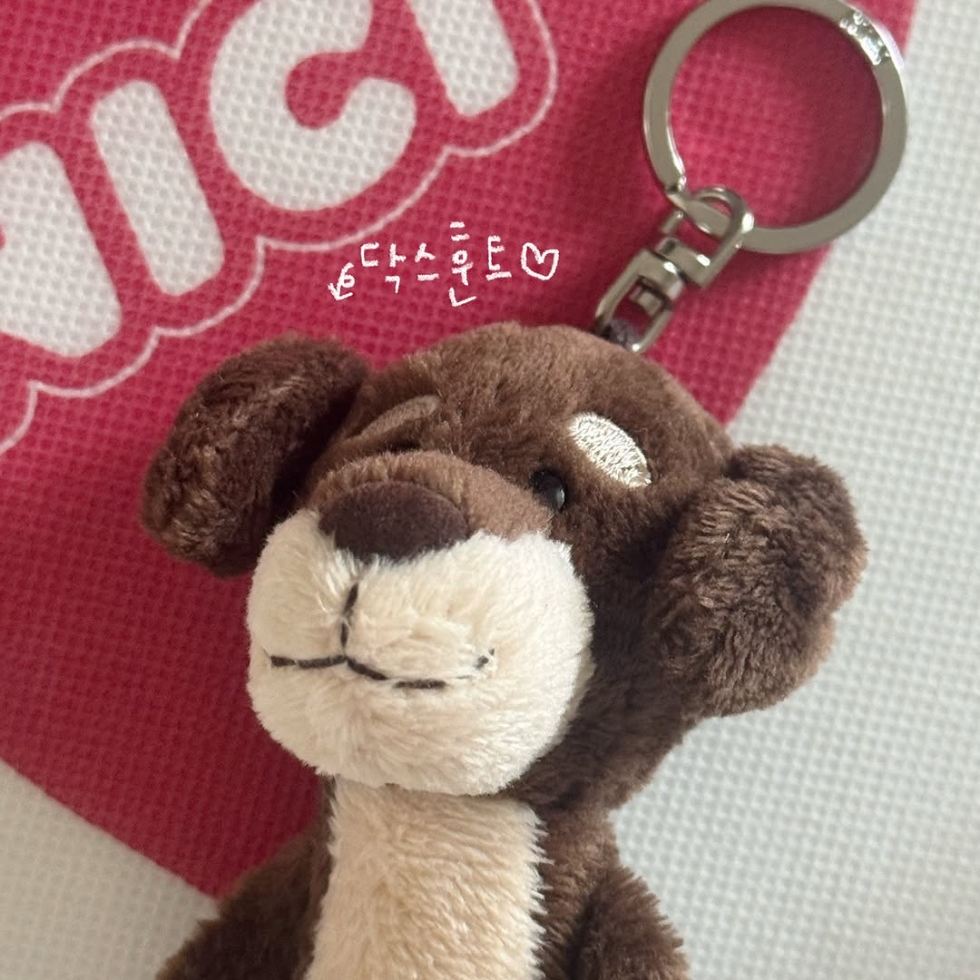 [KREAM 단독] NICI 10cm Dachshund Maro BB 착용 스타일