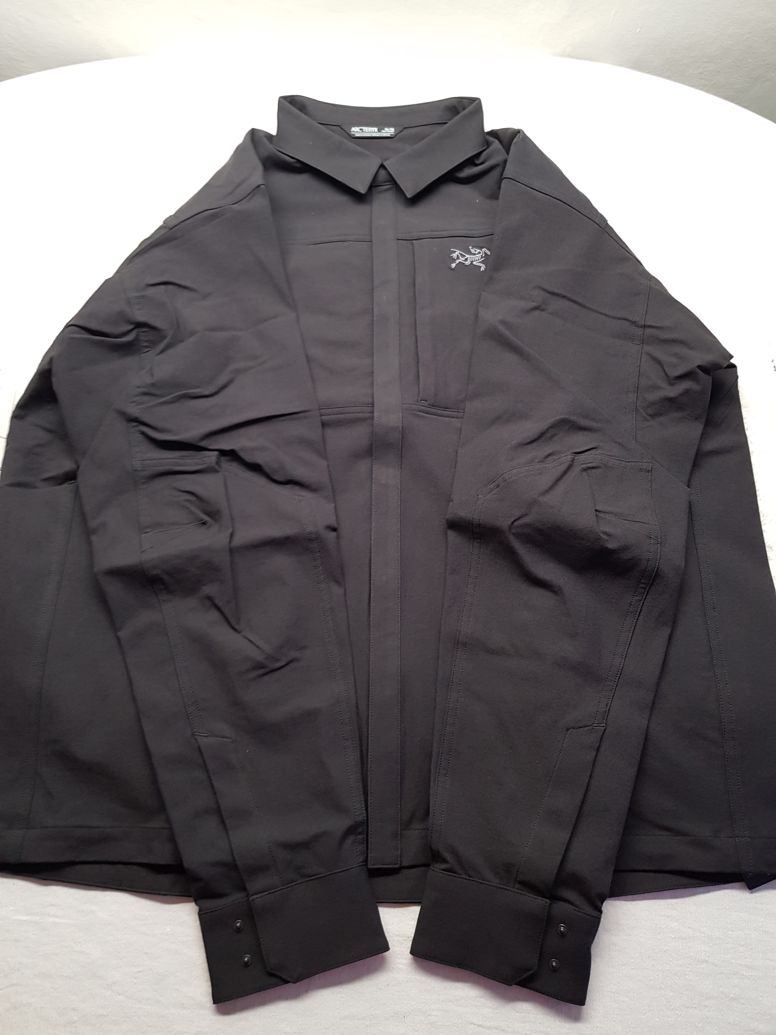 Arc'teryx Cronin Cotton Overshirt Black 착용 스타일