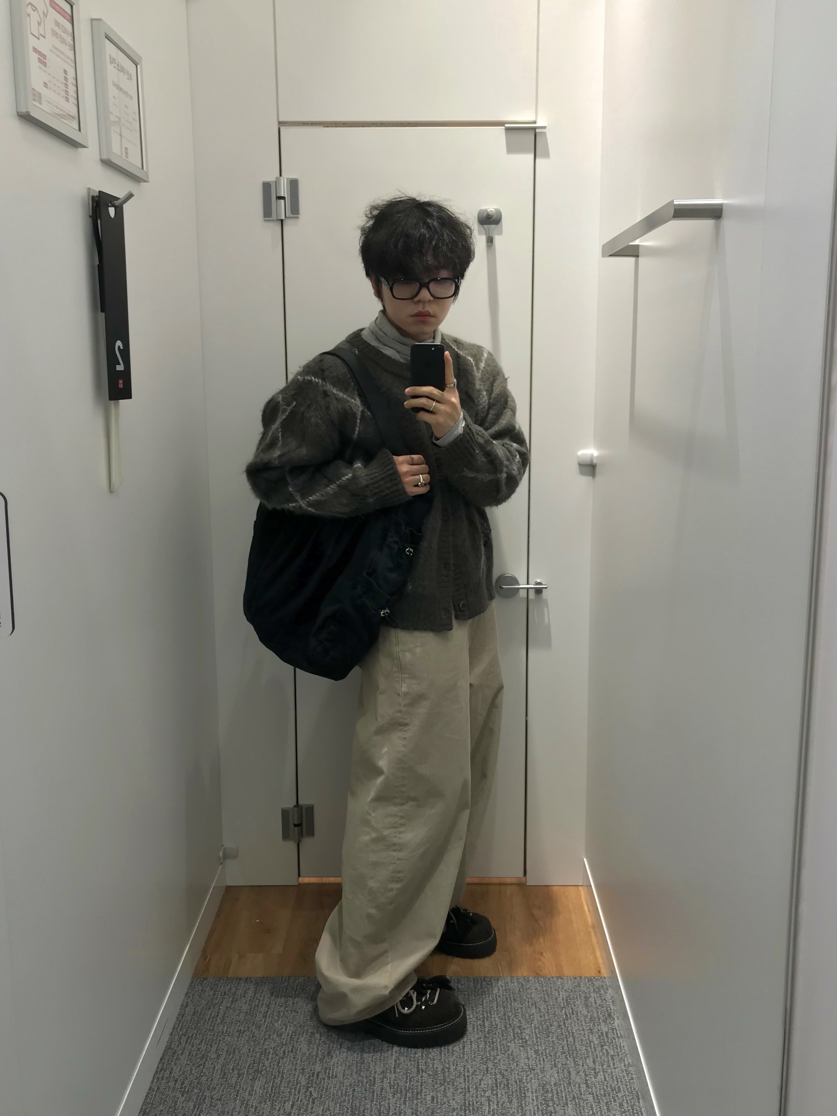 noun Wide Curved Denim Pants Sand Beige 착용 스타일