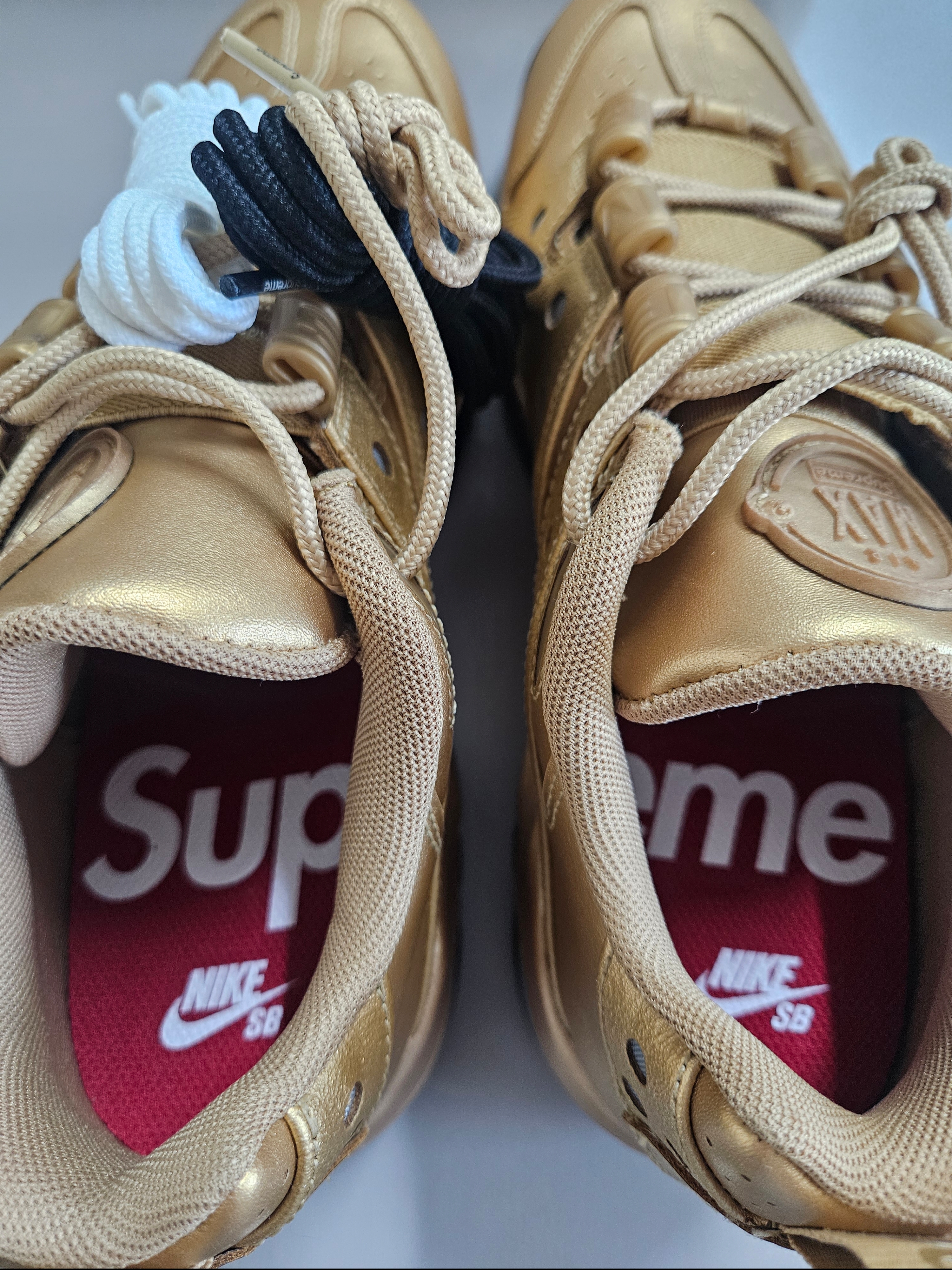 Nike x Supreme SB Air Max 2 CB 94 Low Metallic Gold Varisty Red Metallic Gold Black 착용 스타일 - 10