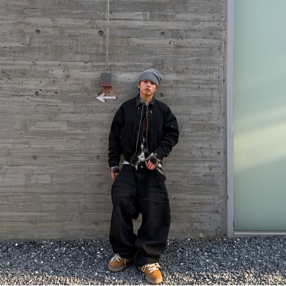 AX CONNECTION Crocodile Texture Belt, AX CONNECTION Raised Surface Washed Wide Denim Pants 착용 스타일 - 1