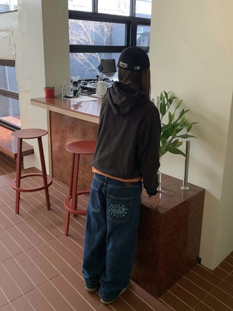 [더블적립] YESEYESEE Flower Rivet Denim Pants Indigo, Yeezy YZY Zip-Up Hoodie Black 착용 스타일