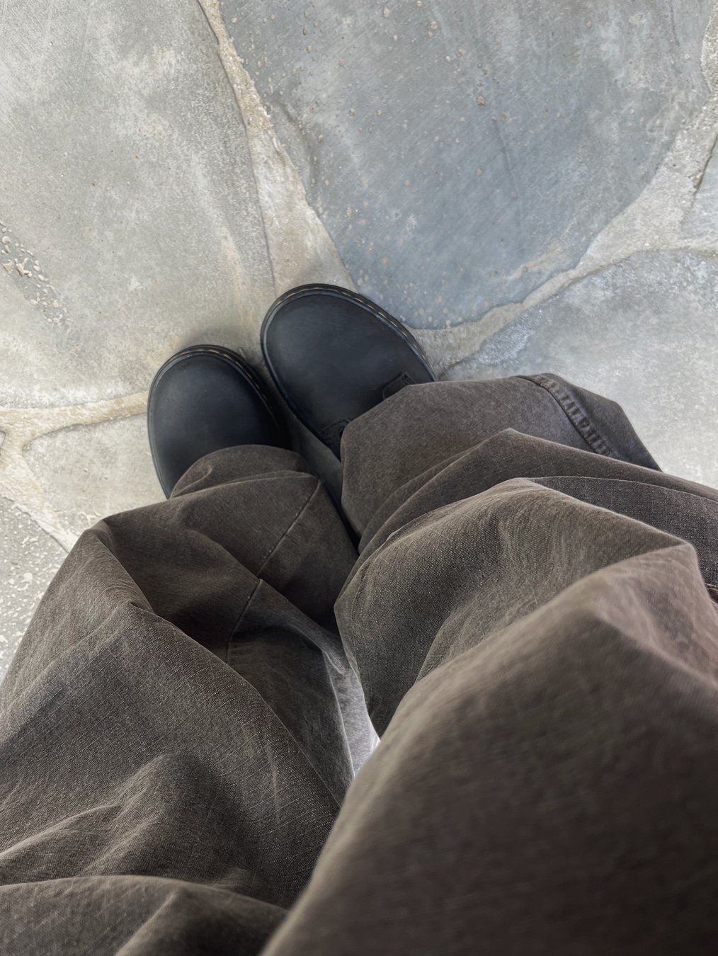 Dr. Martens Reeder Wyoming Leather Utility Shoes Black 착용 스타일 - 3