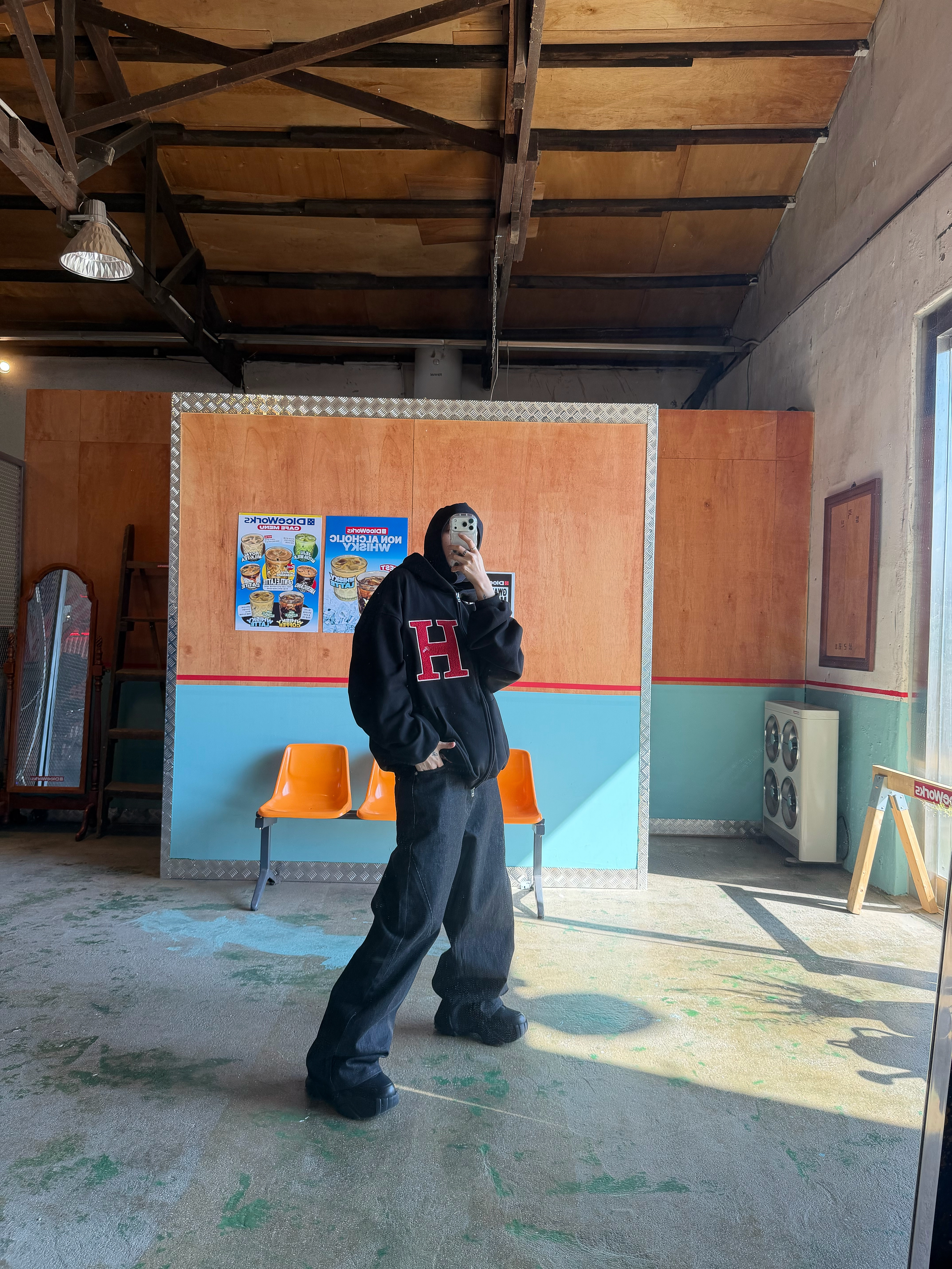 Hono Report H Boucle Hooded Zip-up Red Patch, Farfromwhat Far Selvedge Wide Jeans 착용 스타일 - 7