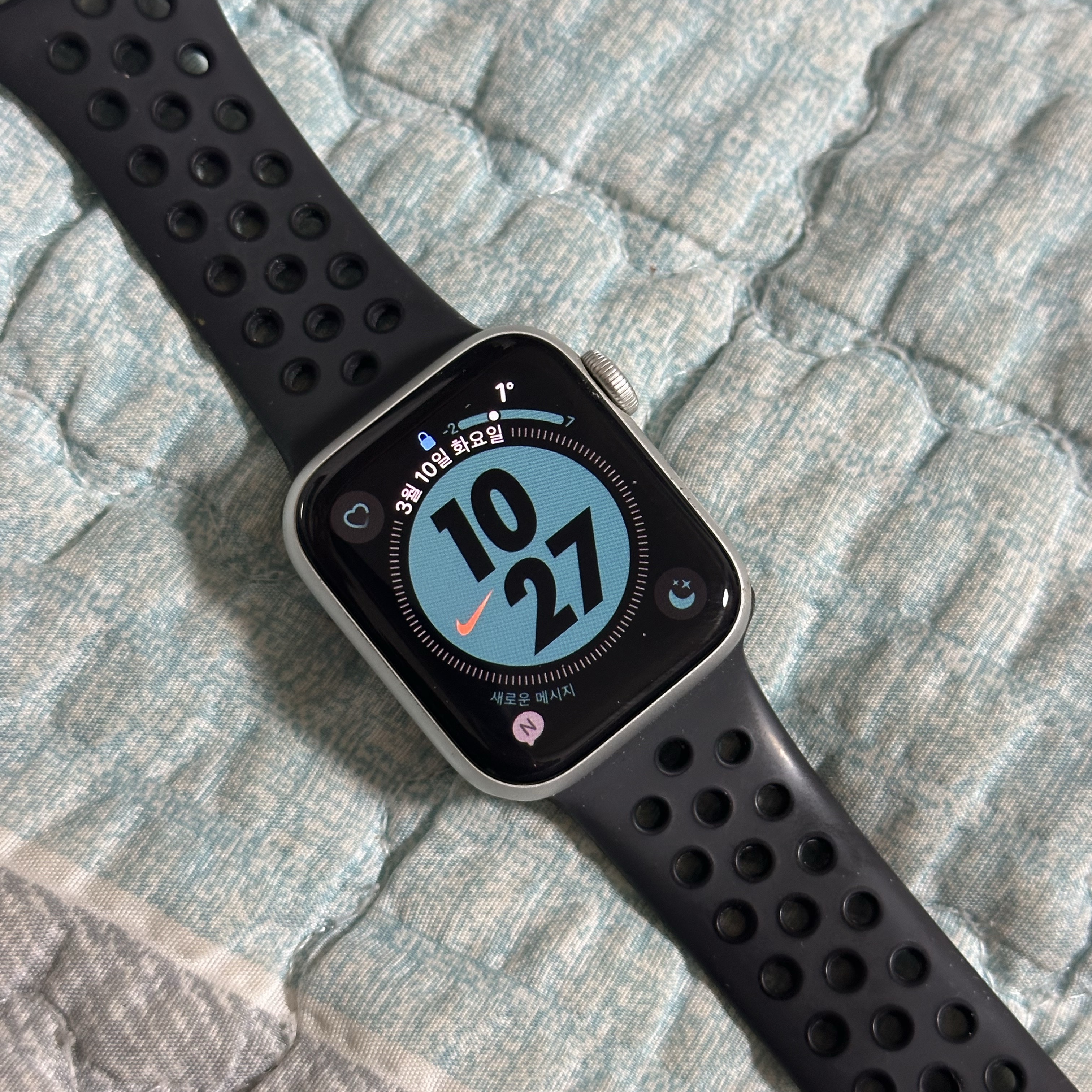 Apple Watch SE 2024 40mm GPS Silver Aluminium Case with Sport Band S/M Denim (Korean Ver.) 착용 스타일