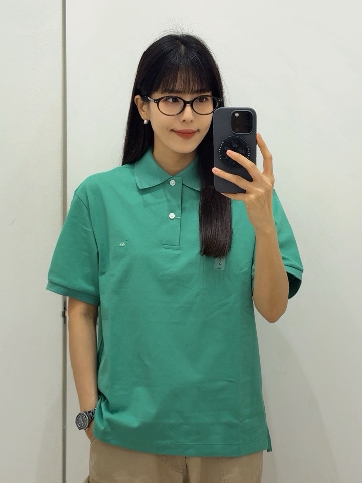 Uniqlo x JW Anderson Dry Pique Polo Shirt Green, Chanel J12 Watch 33mm Quartz Black 착용 스타일 - 1