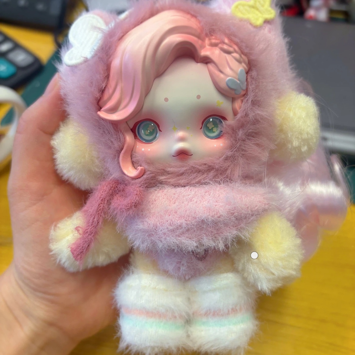 Pop Mart Skullpanda x My Little Pony Series Plush Doll Pendant Fluttershy (Opened Case) 착용 스타일