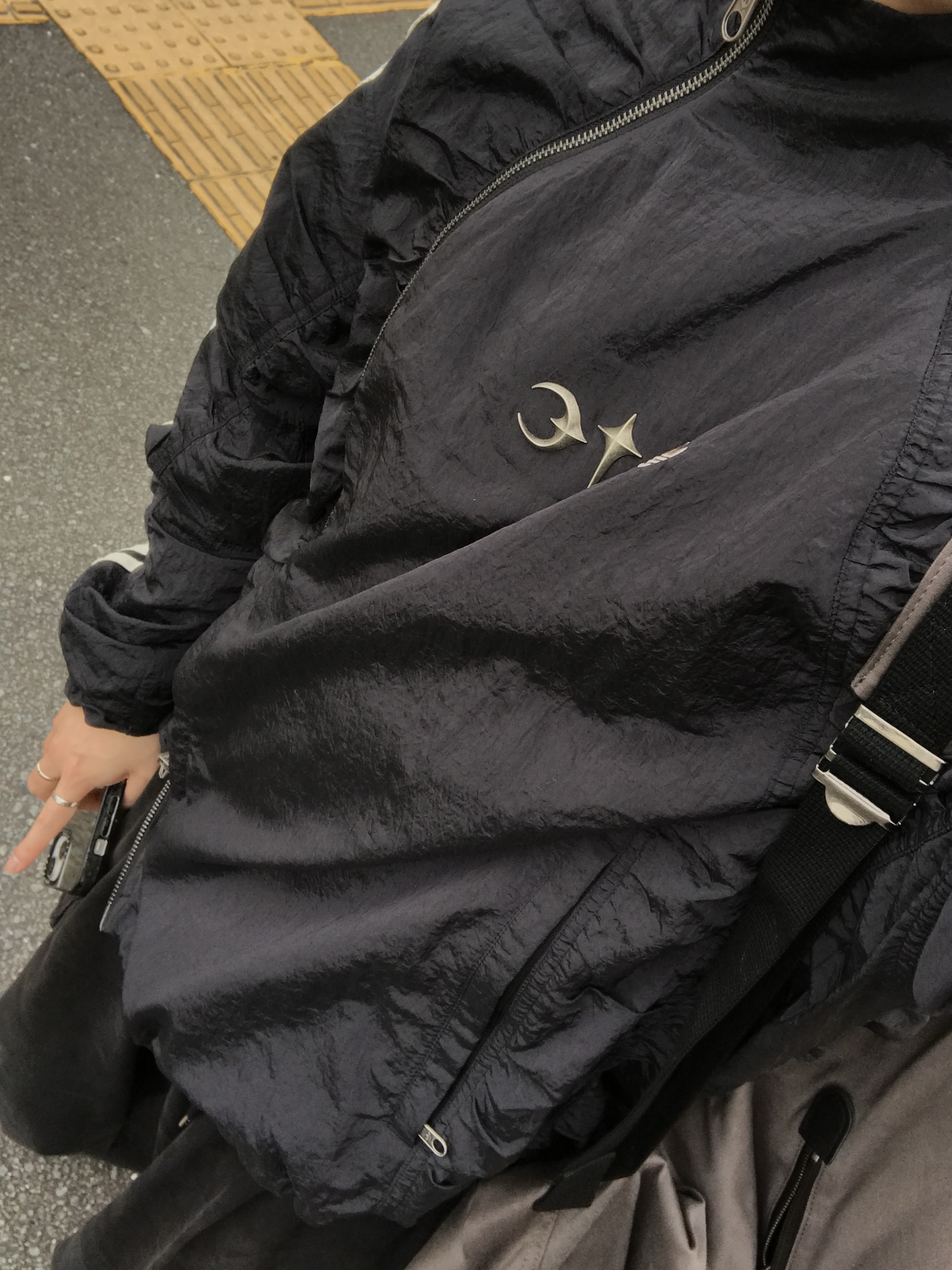 Adidas x Thug Club Woven Track Top Black Silver Metallic - KR Sizing 착용 스타일 - 2