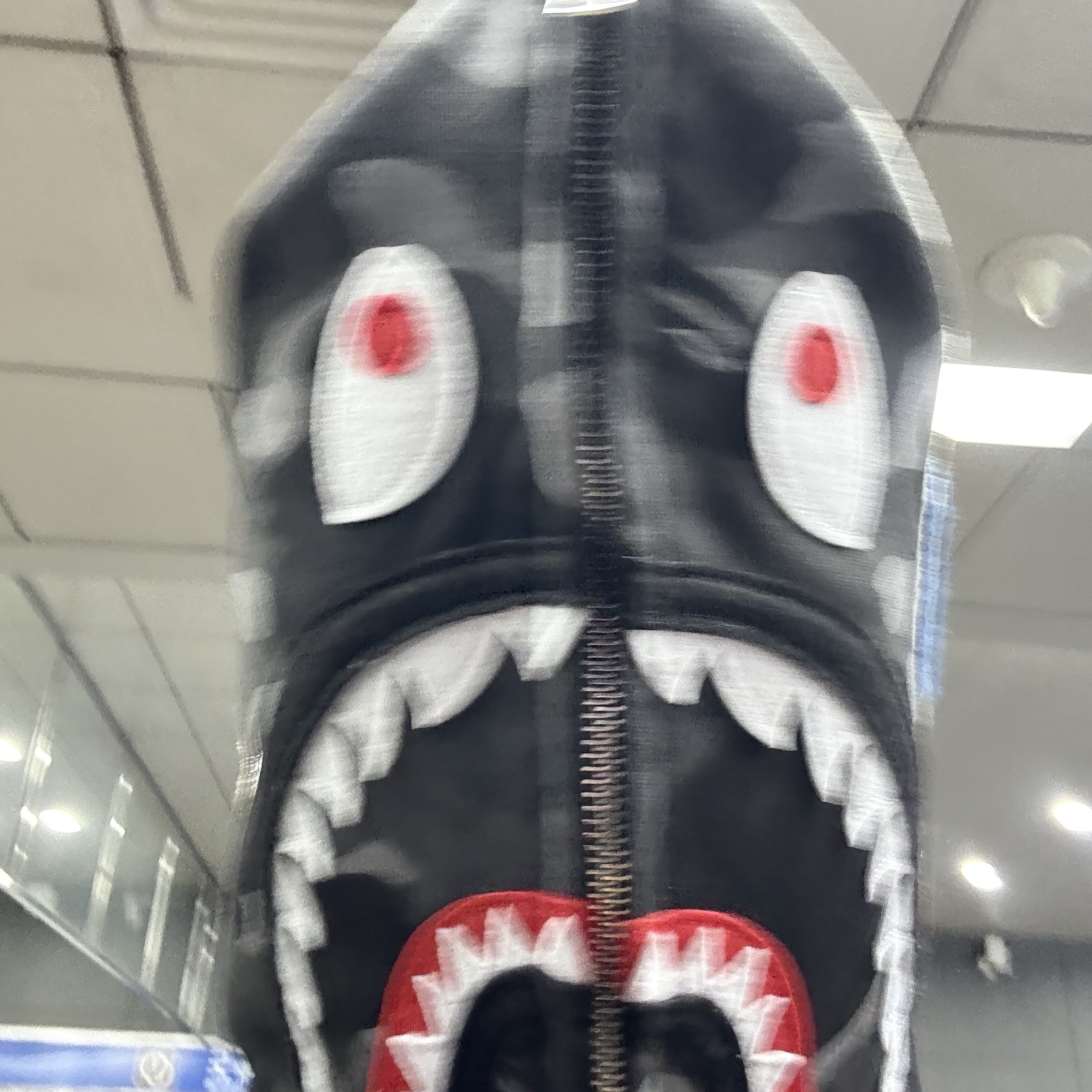 BAPE Color Camo Shark Full Zip Hoodie Black 착용 스타일 - 2