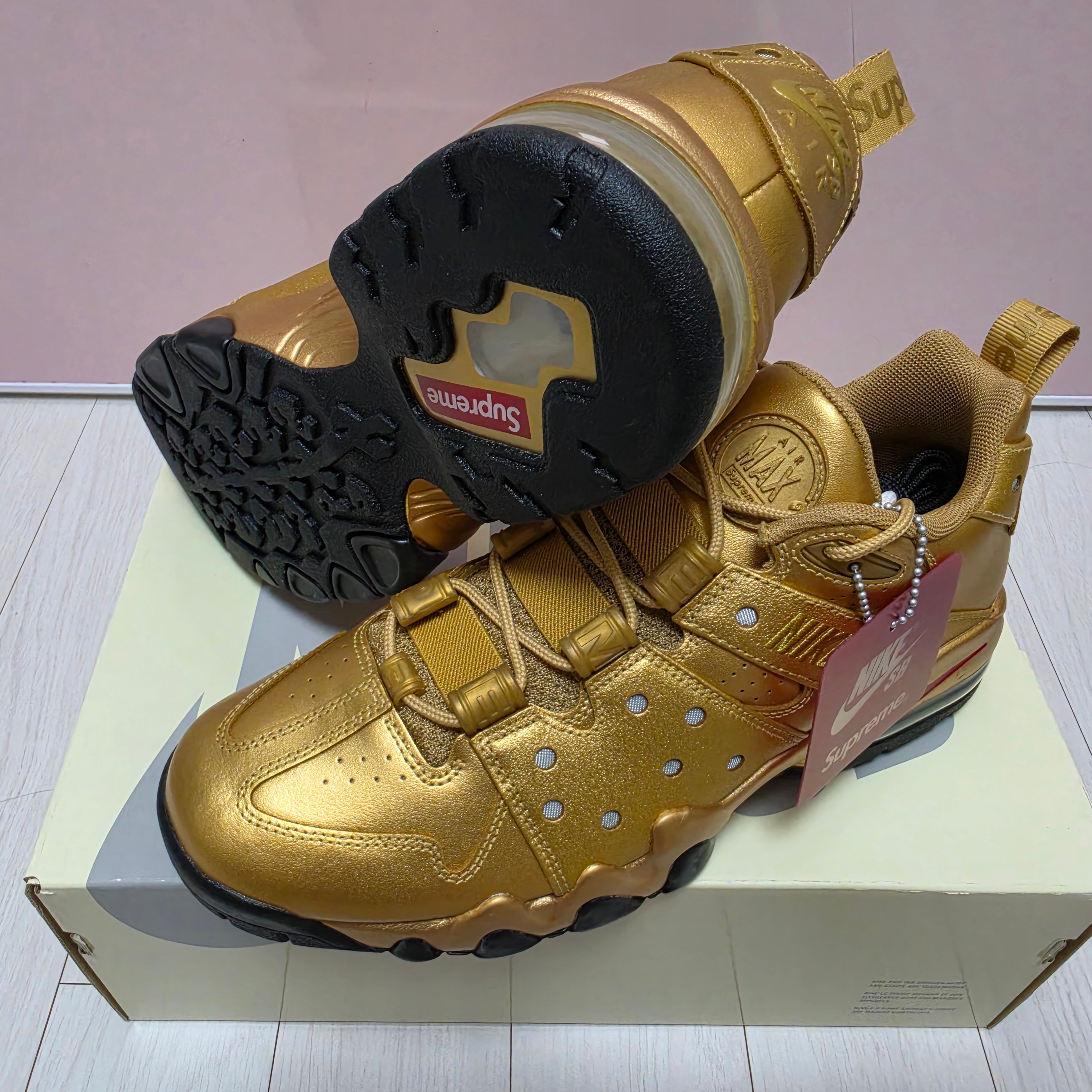 Nike x Supreme SB Air Max 2 CB 94 Low Metallic Gold Varisty Red Metallic Gold Black 착용 스타일 - 2