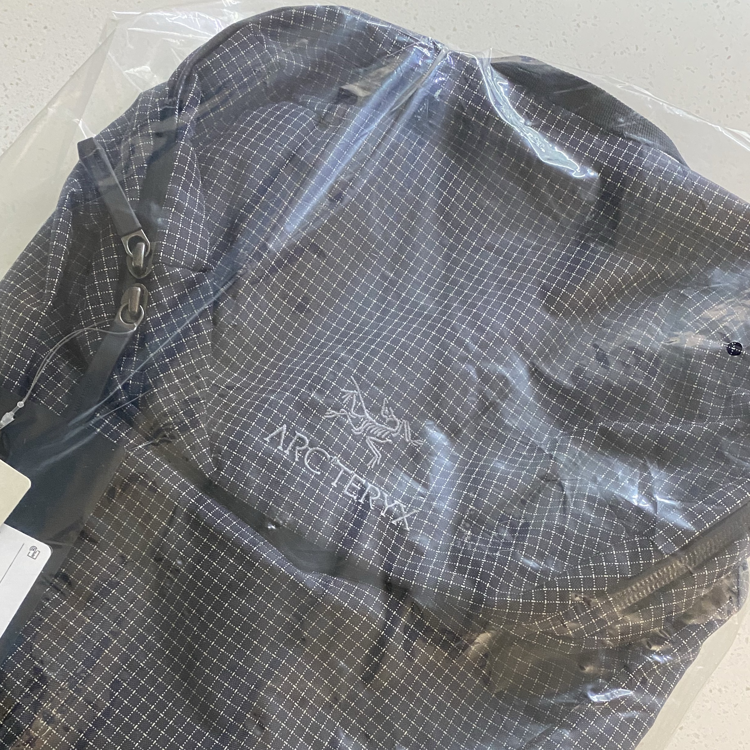 Arc'teryx Konseal 15 Backpack Black 착용 스타일