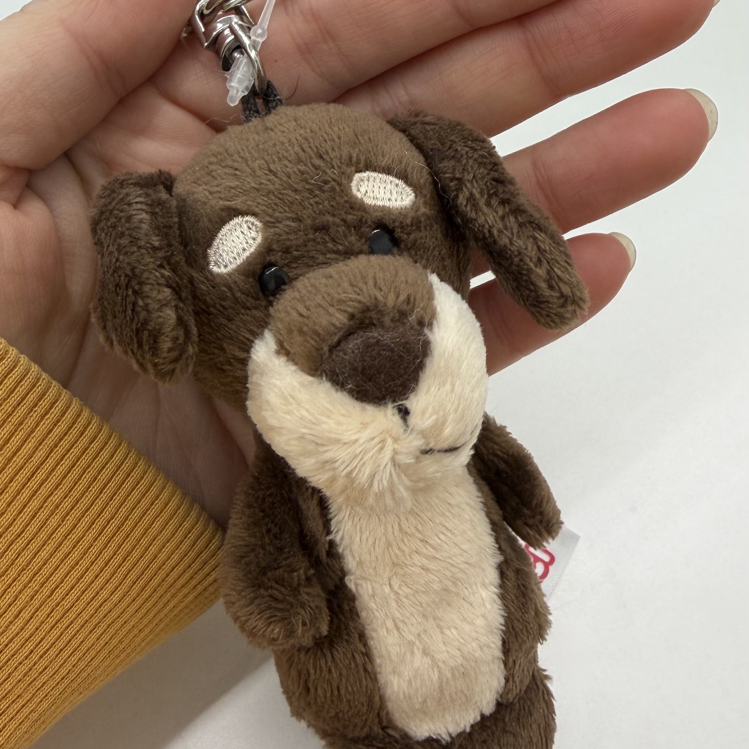 [KREAM 단독] NICI 10cm Dachshund Maro BB 착용 스타일