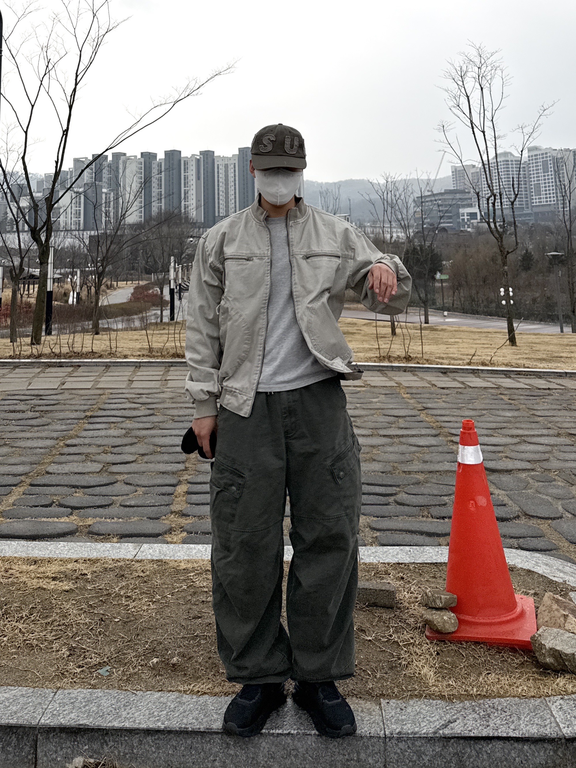 On Running x Post Archive Faction (Paf) Cloudventure Peak All Black, On Running x Post Archive Faction (Paf) Cloudmonster 2 Thorn Brown 착용 스타일 - 4