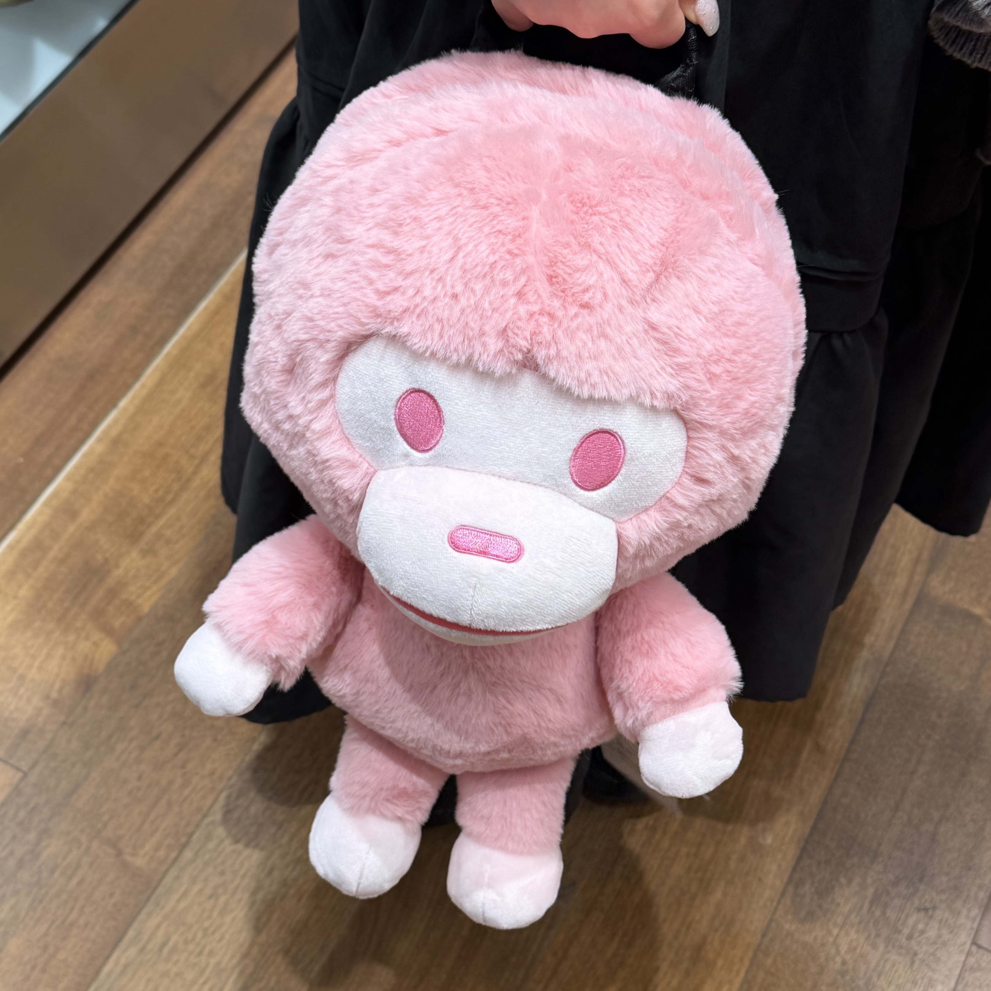 BAPE Baby Milo Plush Doll Backpack Pink 착용 스타일