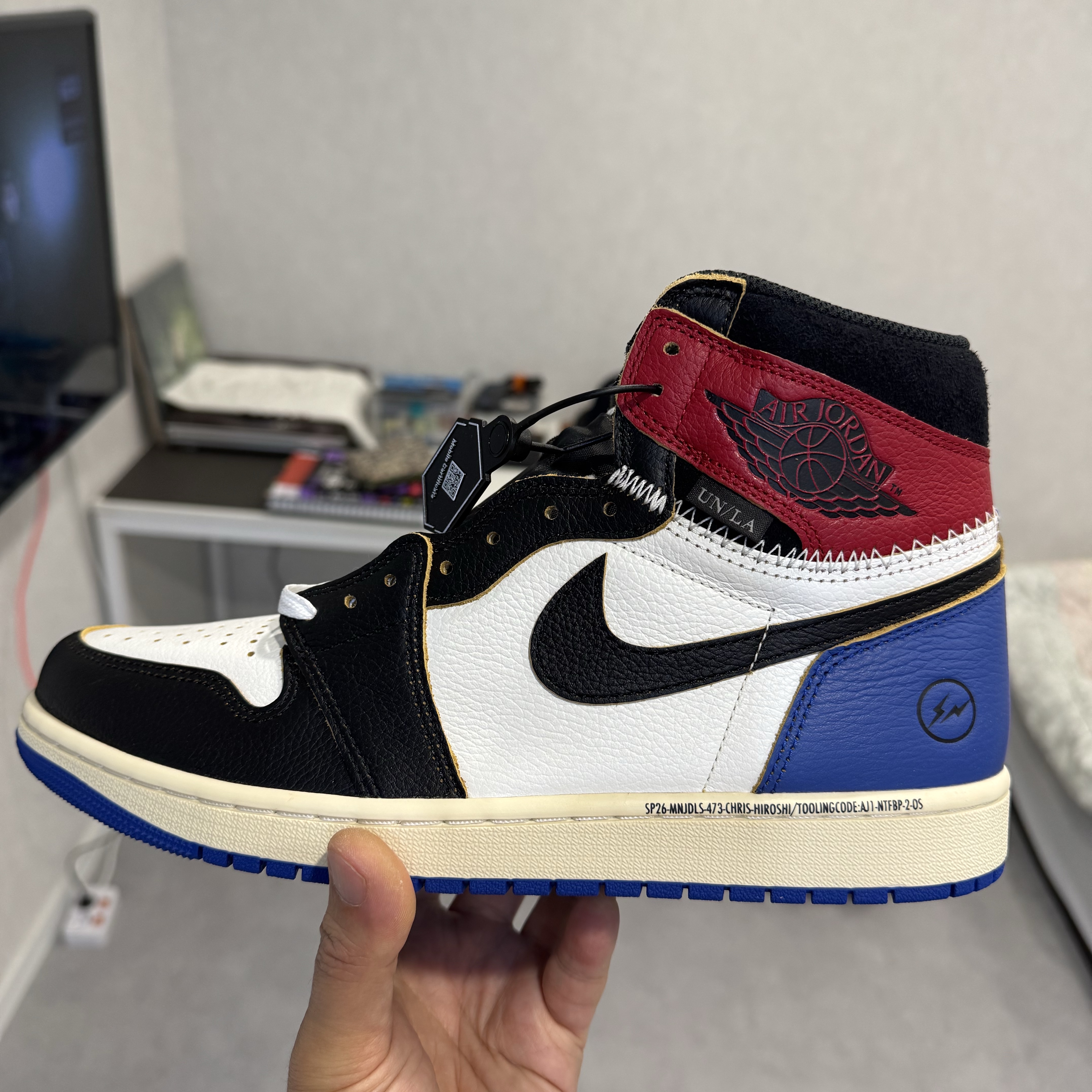 Jordan 1 x Fragment x Union LA Black and Varsity Red 착용 스타일