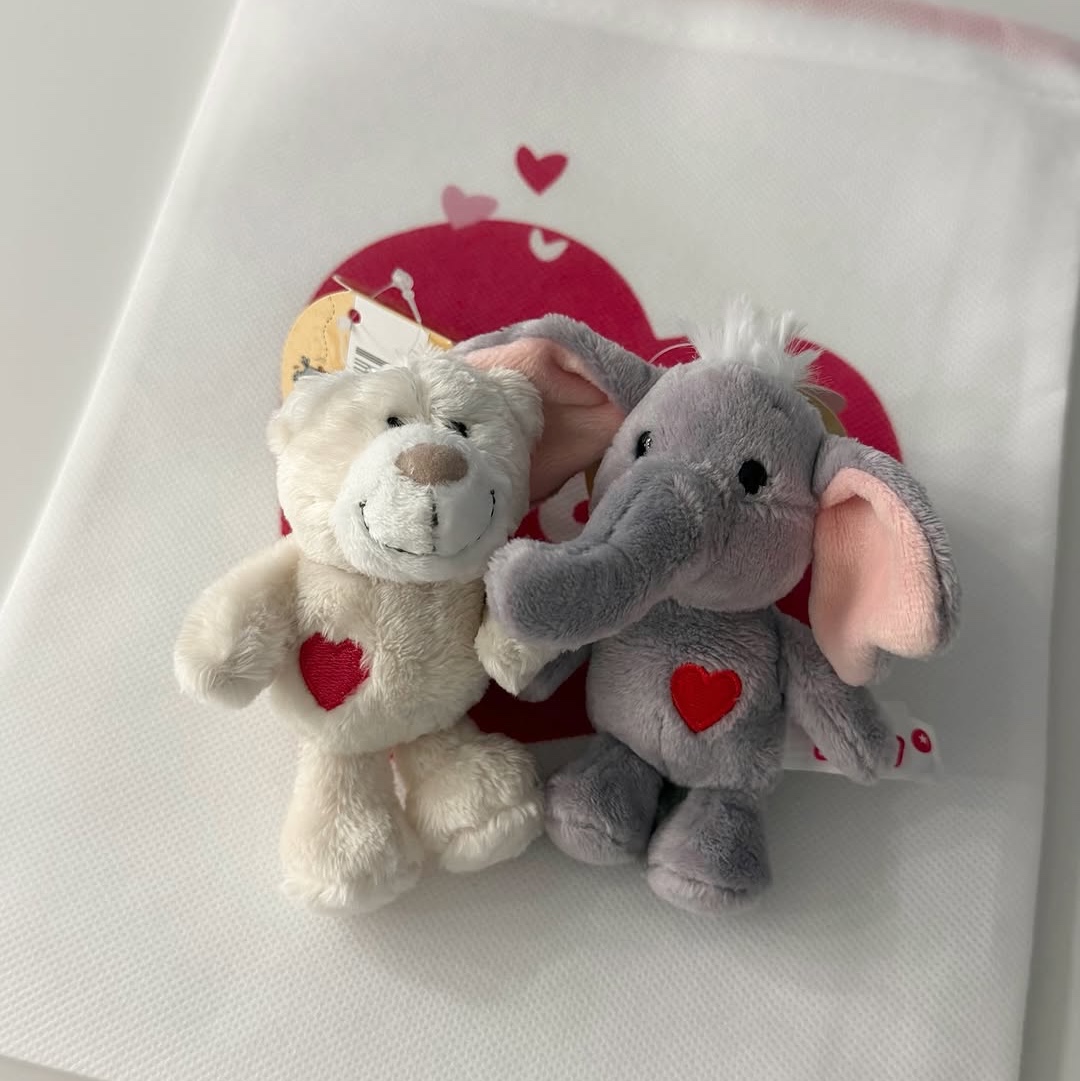 [KREAM 단독] NICI Love bear cream 10cm bb, [KREAM 단독] NICI Keyholder Love elephant dark grey 10cm GREEN 착용 스타일