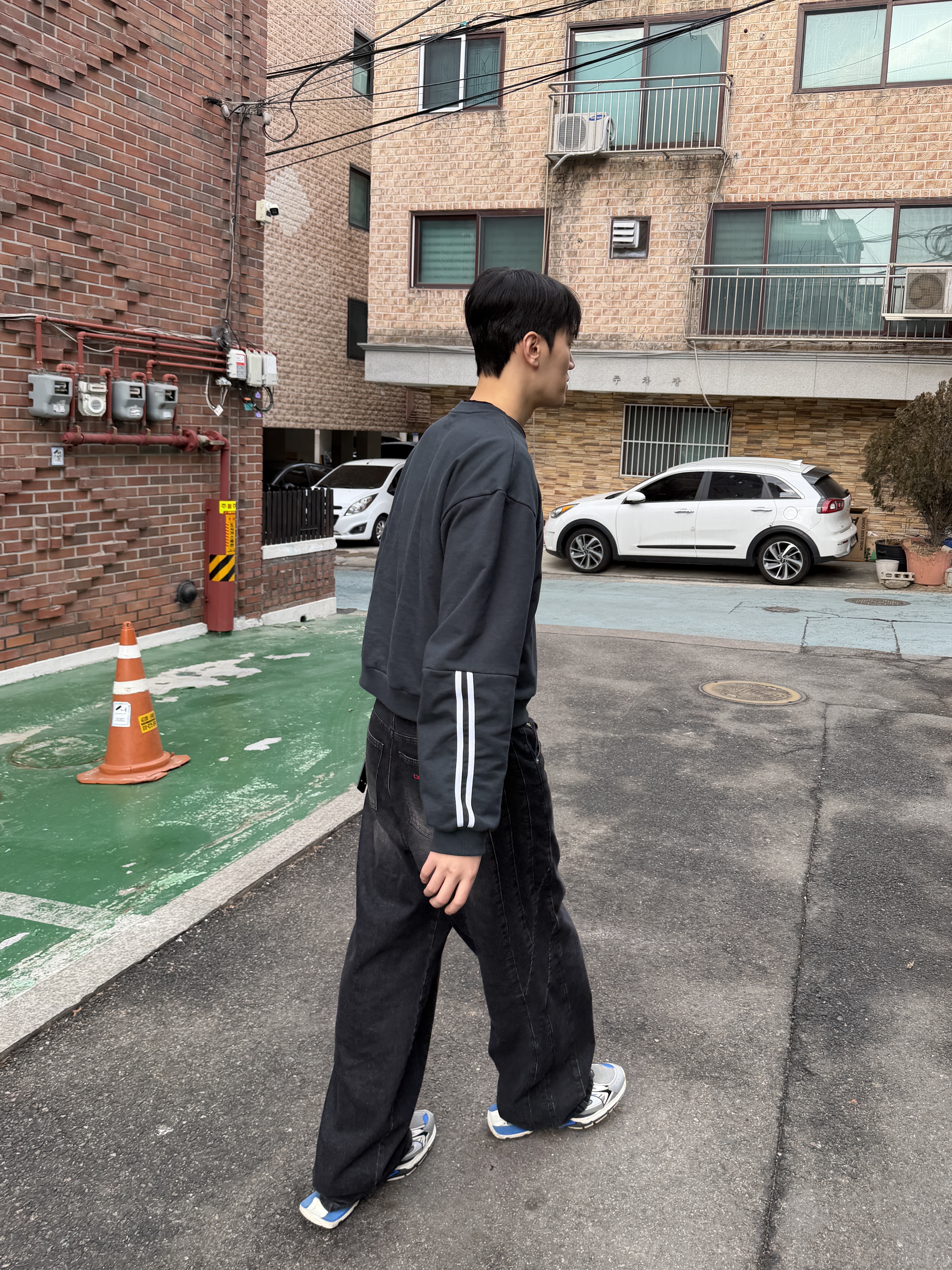 Civision by CSC Iconic Sweatshirt Dark Navy, Civision by CSC Japanese Paneled Denim Pants 착용 스타일 - 1