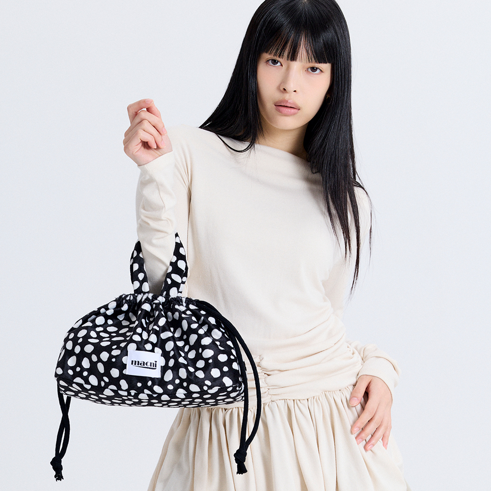 마크니 페블 도트 스트링 퍼피 백 도트 블랙(MACNI Pebble Dot String Puffy Bag Dot Black) - 2