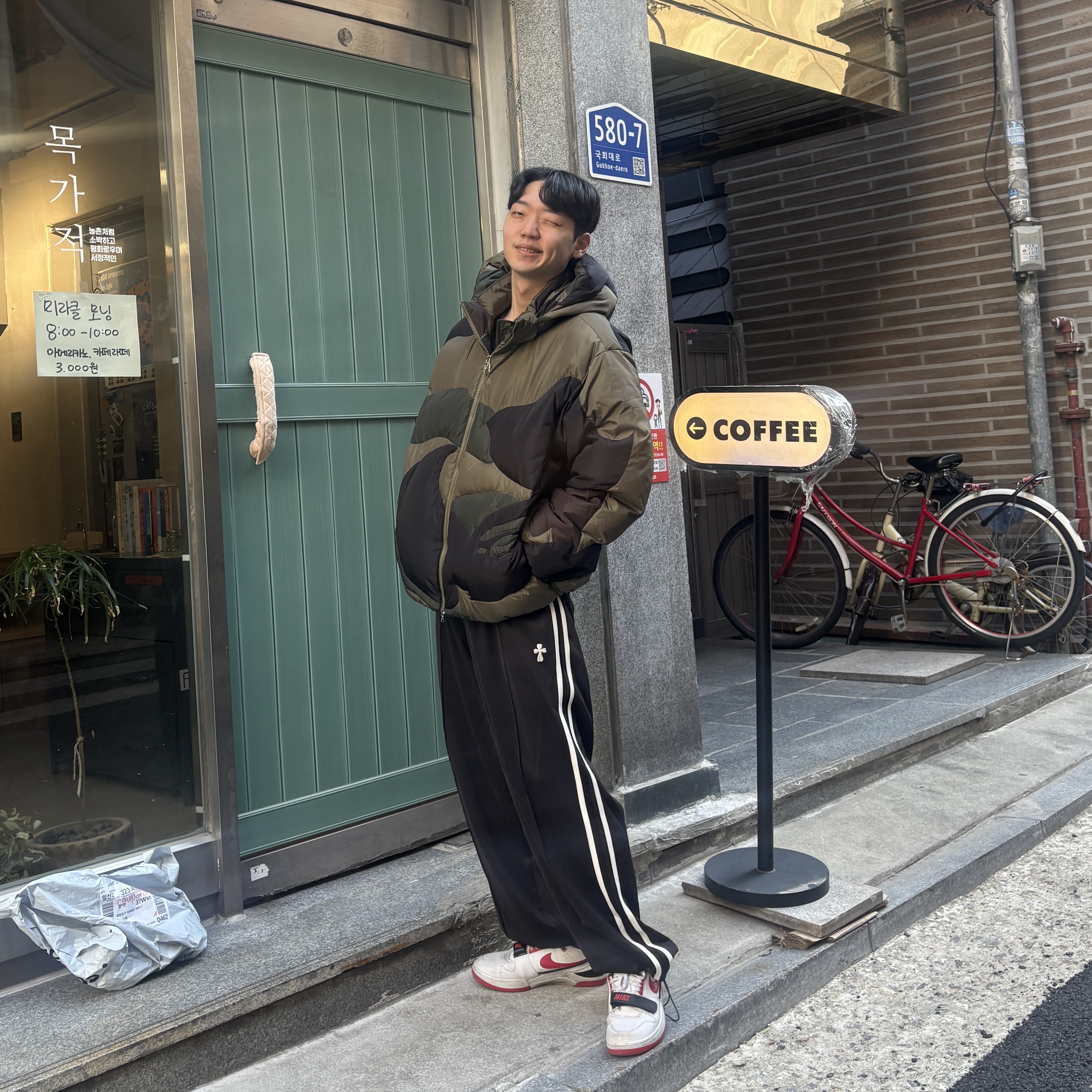 Nike x Billie Eilish Air Alpha Force 88 Fire Red and White 착용 스타일