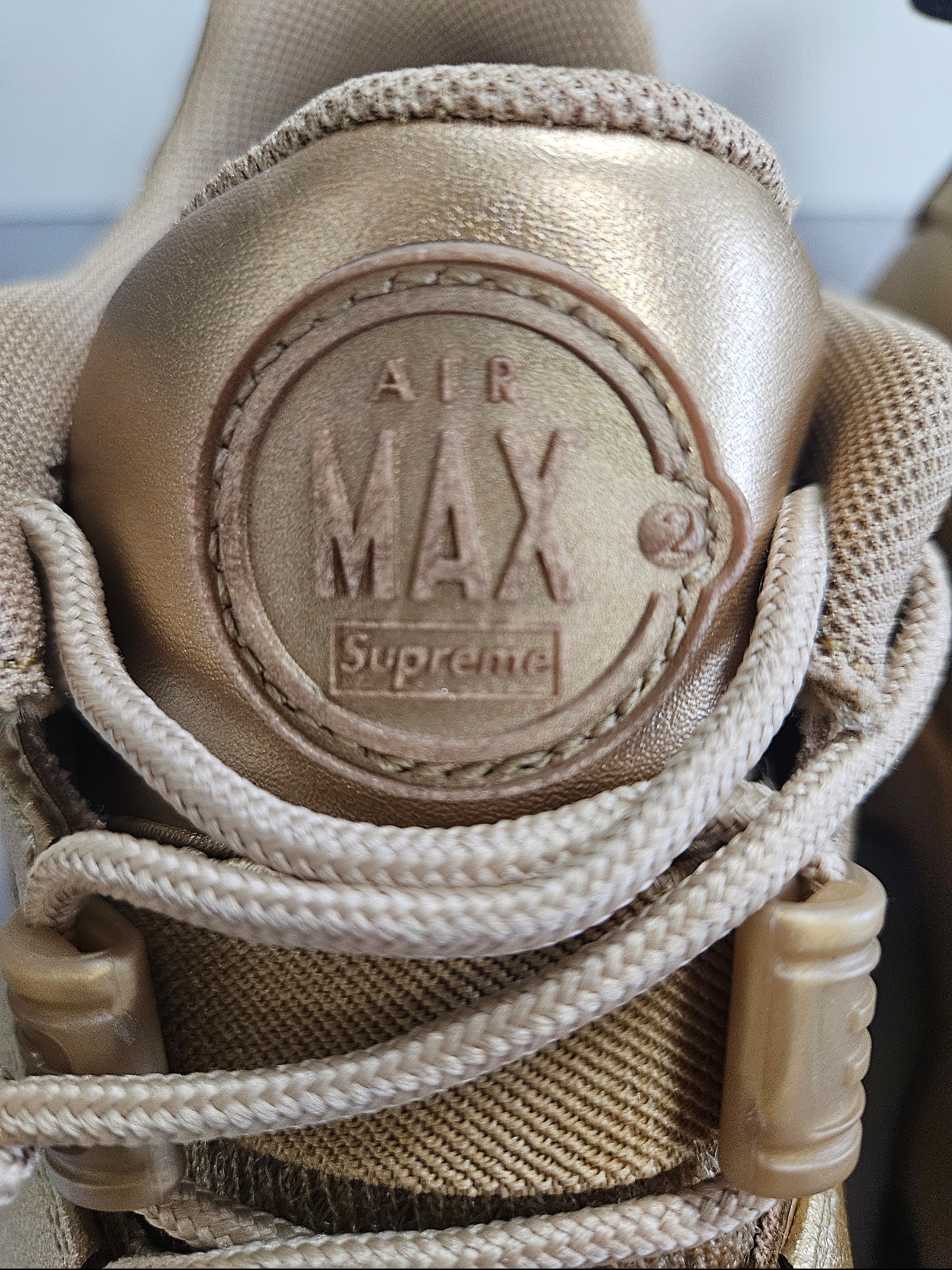 Nike x Supreme SB Air Max 2 CB 94 Low Metallic Gold Varisty Red Metallic Gold Black 착용 스타일 - 3