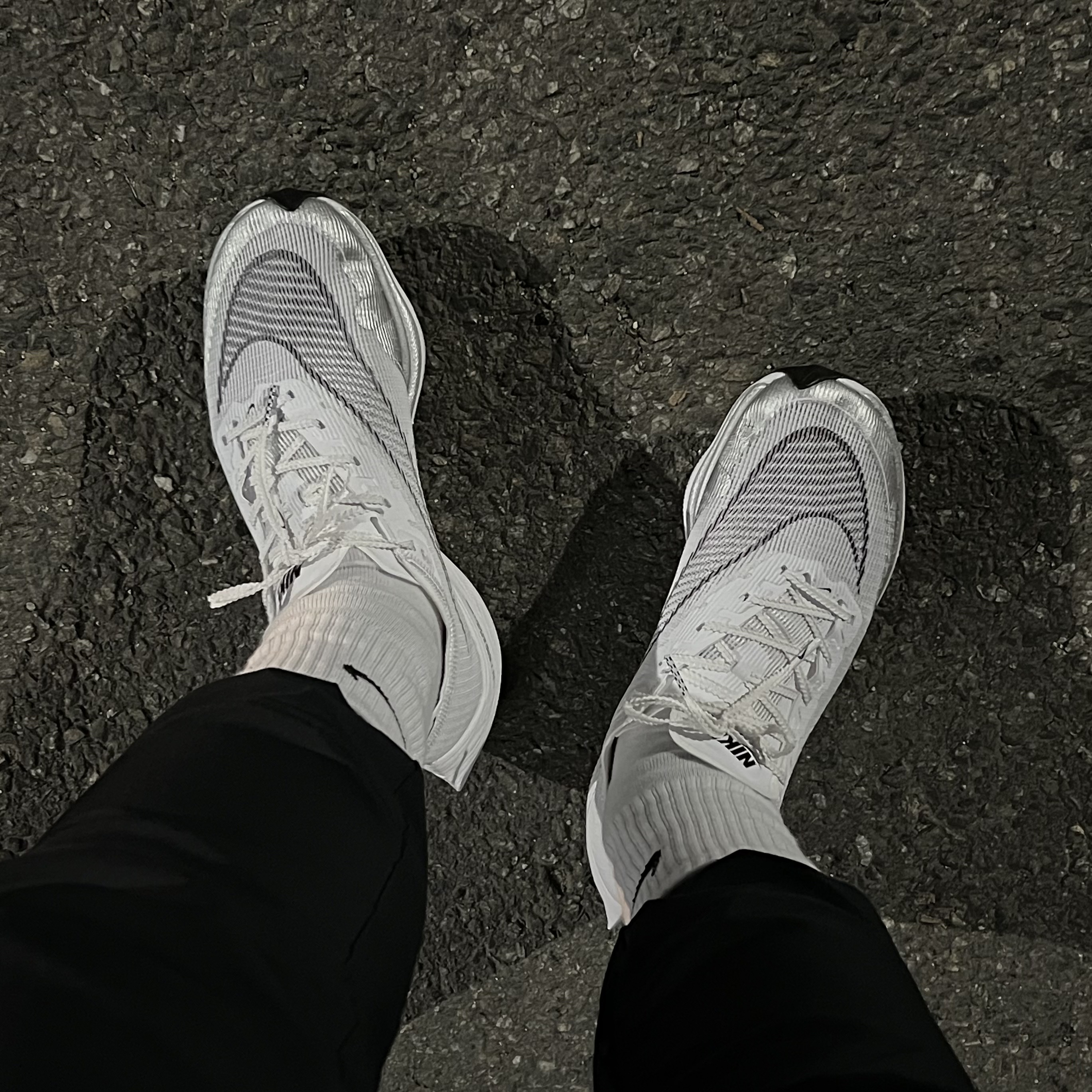 Nike ZoomX Vaporfly Next% 2 White Metallic Silver 착용 스타일