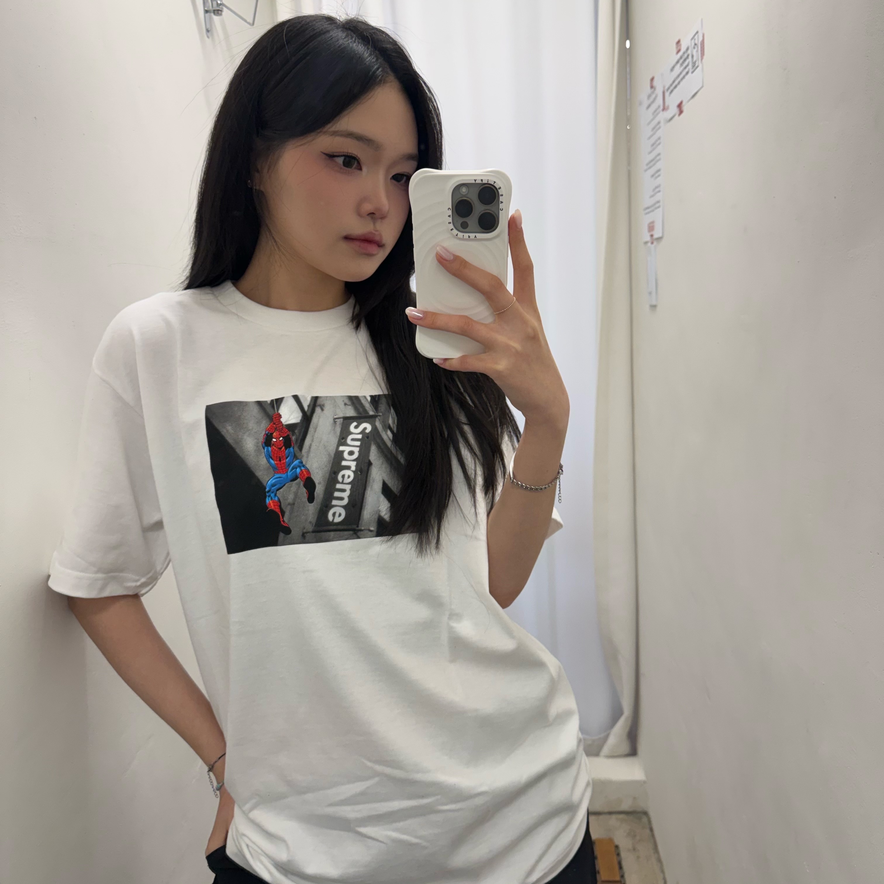 Supreme x Spider-Man T-Shirt White - 26SS, Supreme x Spider-Man T-Shirt Black - 26SS 착용 스타일 - 1