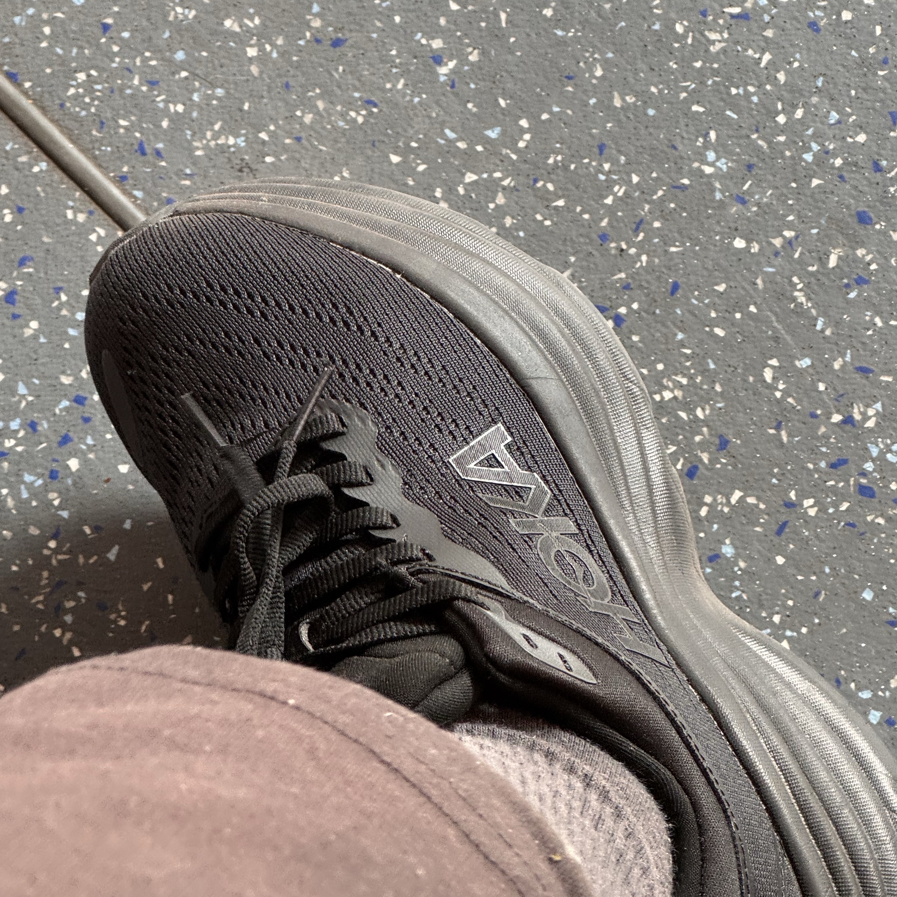 (W) Hoka Bondi 8 Black - Wide 착용 스타일