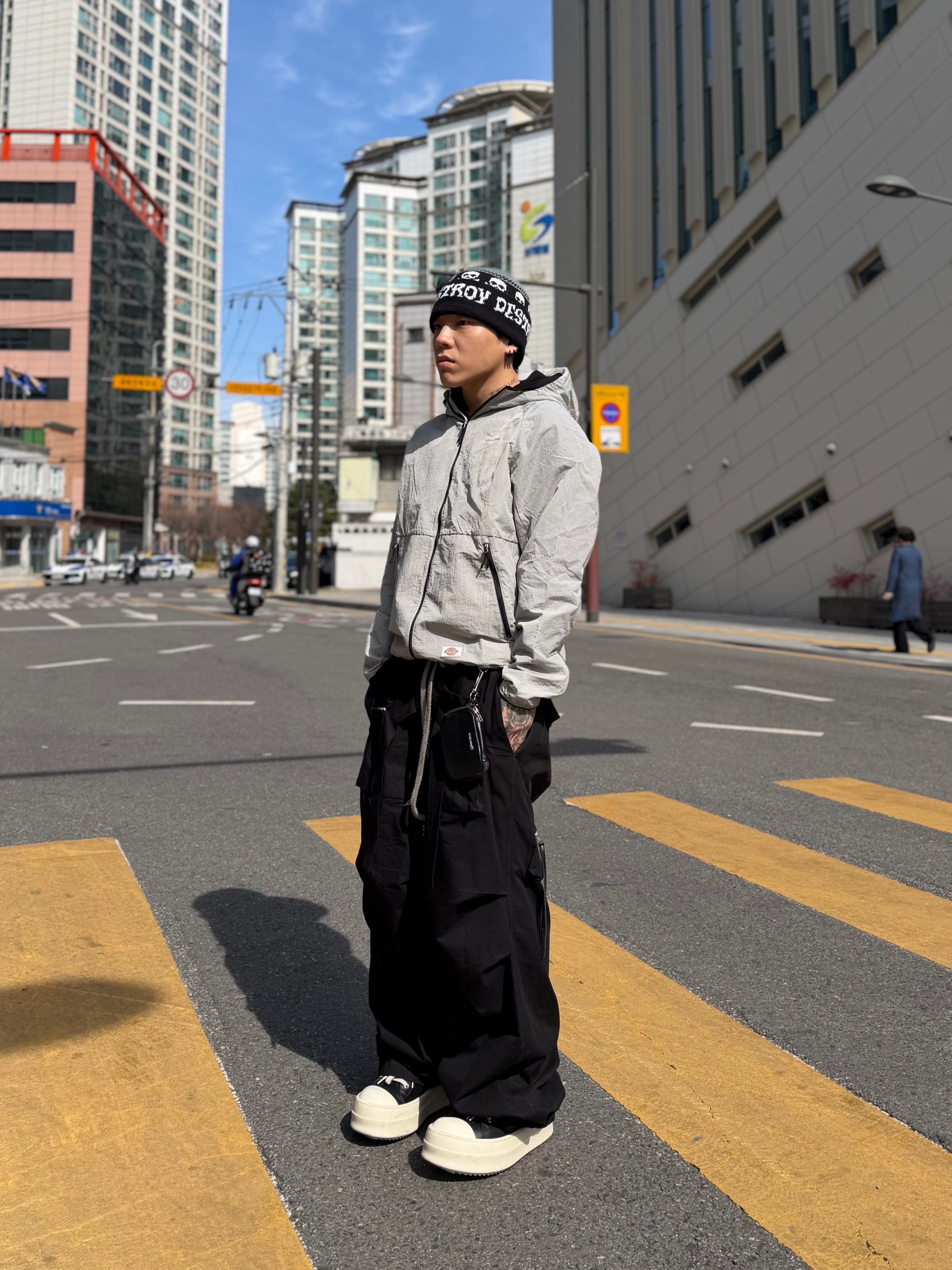 Rick Owens Mega Bumper Sneakers Black Milk, Rick Owens Mega Bumper Sneakers Black Milk 착용 스타일 - 3