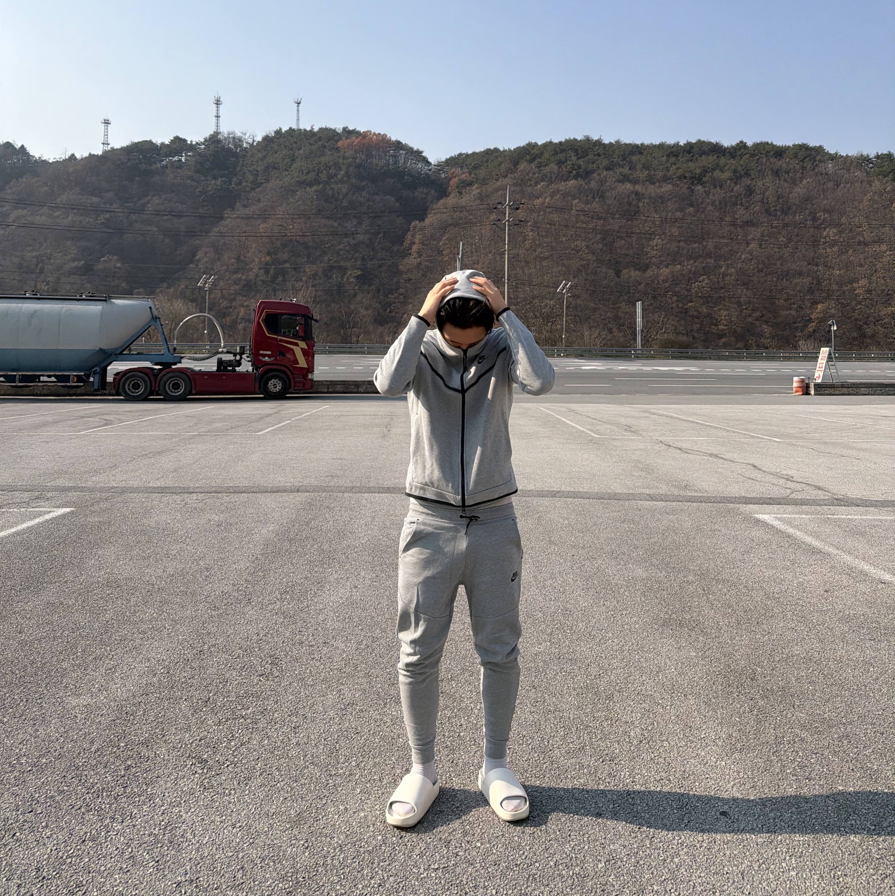 Nike Tech Fleece Full Zip Hoodie Dark Grey Heather - Asia, Nike Tech Windrunner Woven Full-Zip Jacket Black - Asia 착용 스타일 - 2