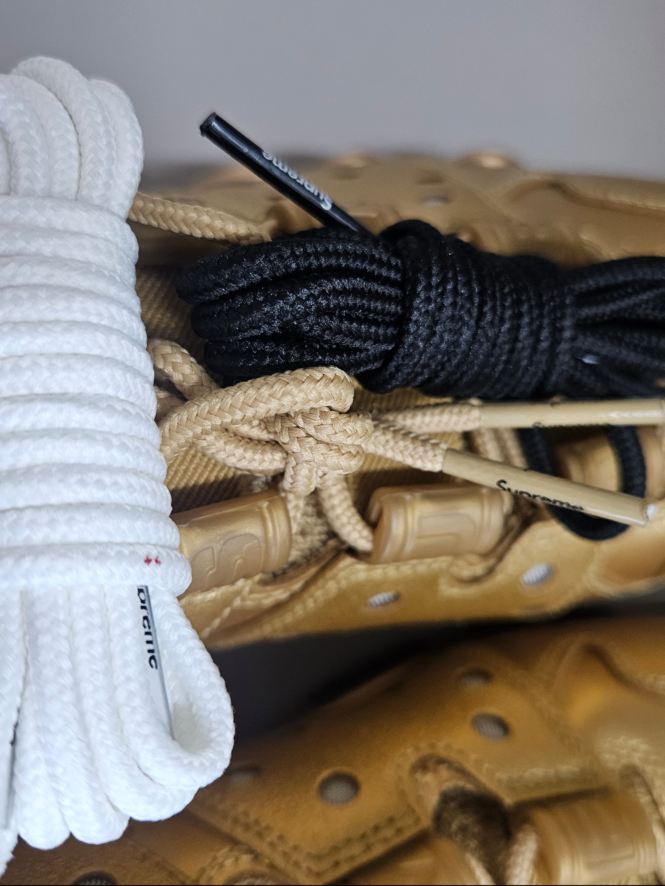 Nike x Supreme SB Air Max 2 CB 94 Low Metallic Gold Varisty Red Metallic Gold Black 착용 스타일 - 6