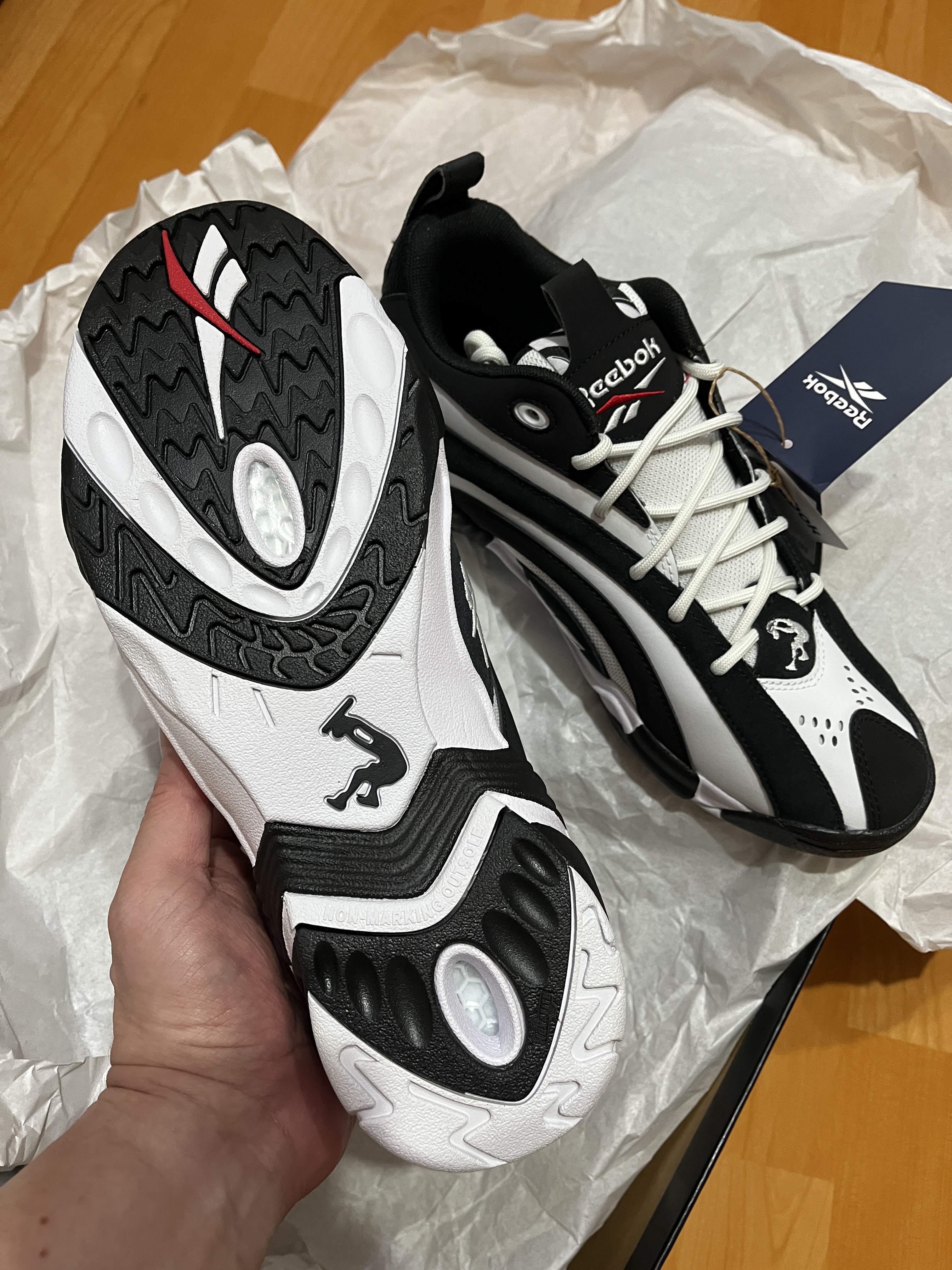 Reebok Shaqnosis Low OG White Black 착용 스타일 - 3