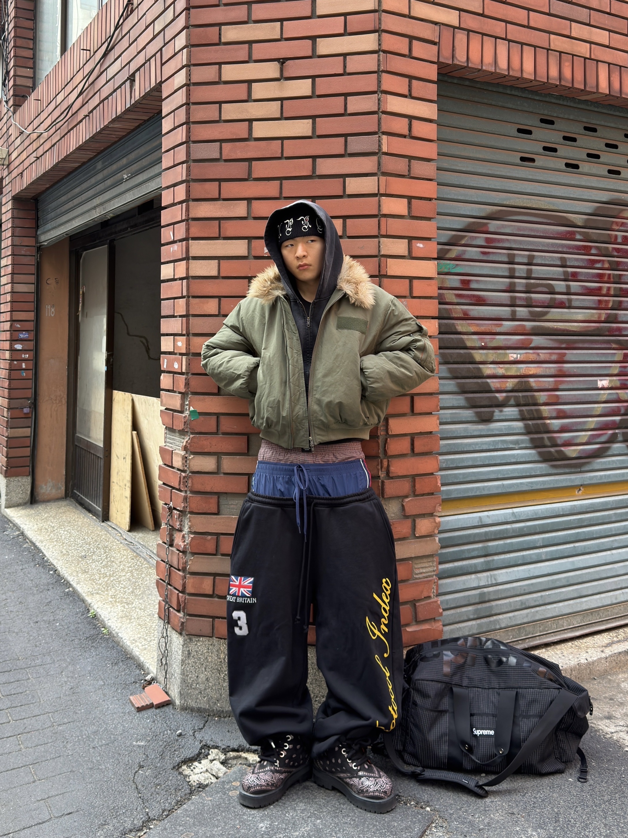 Supreme AOI Gems Beanie Black - 25FW, Supreme Duffle Bag Black - 24SS 착용 스타일 - 2