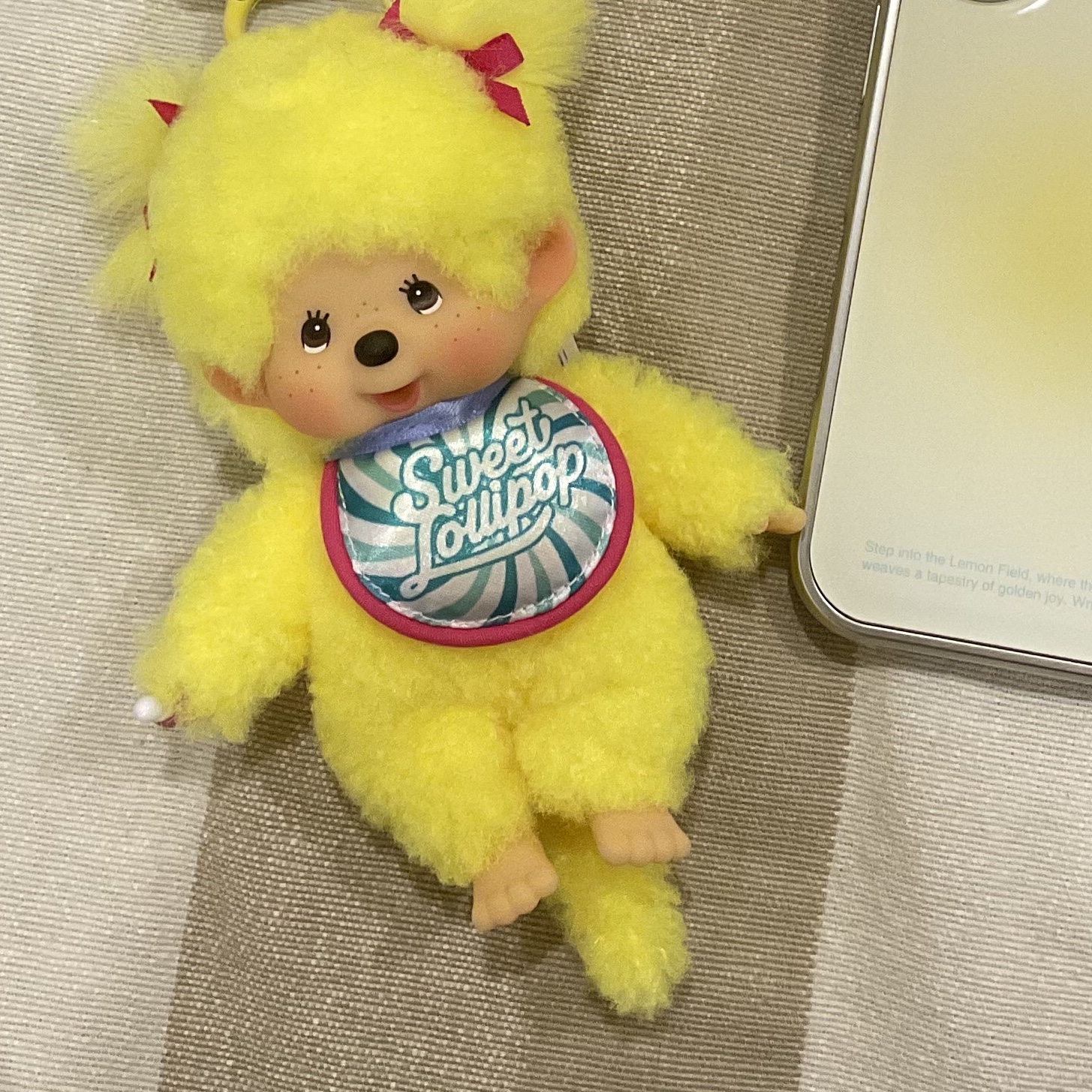 Monchhichi Sweet Lollipop Girl Key Chain Yellow 착용 스타일