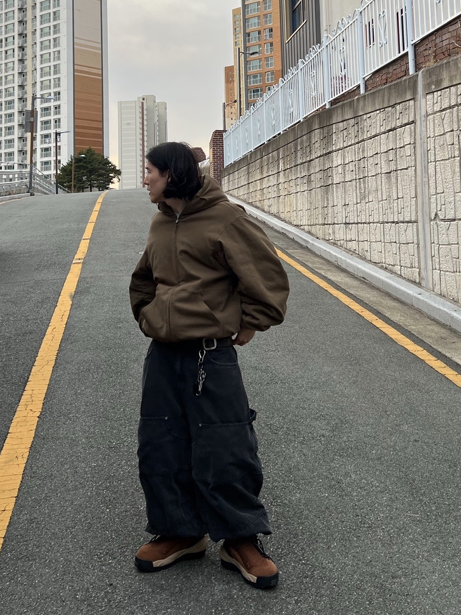 Nonnod Moleskin Shirring Bomber Khaki Brown, Nike x Sacai Magmascape SP Pecan 착용 스타일 - 3