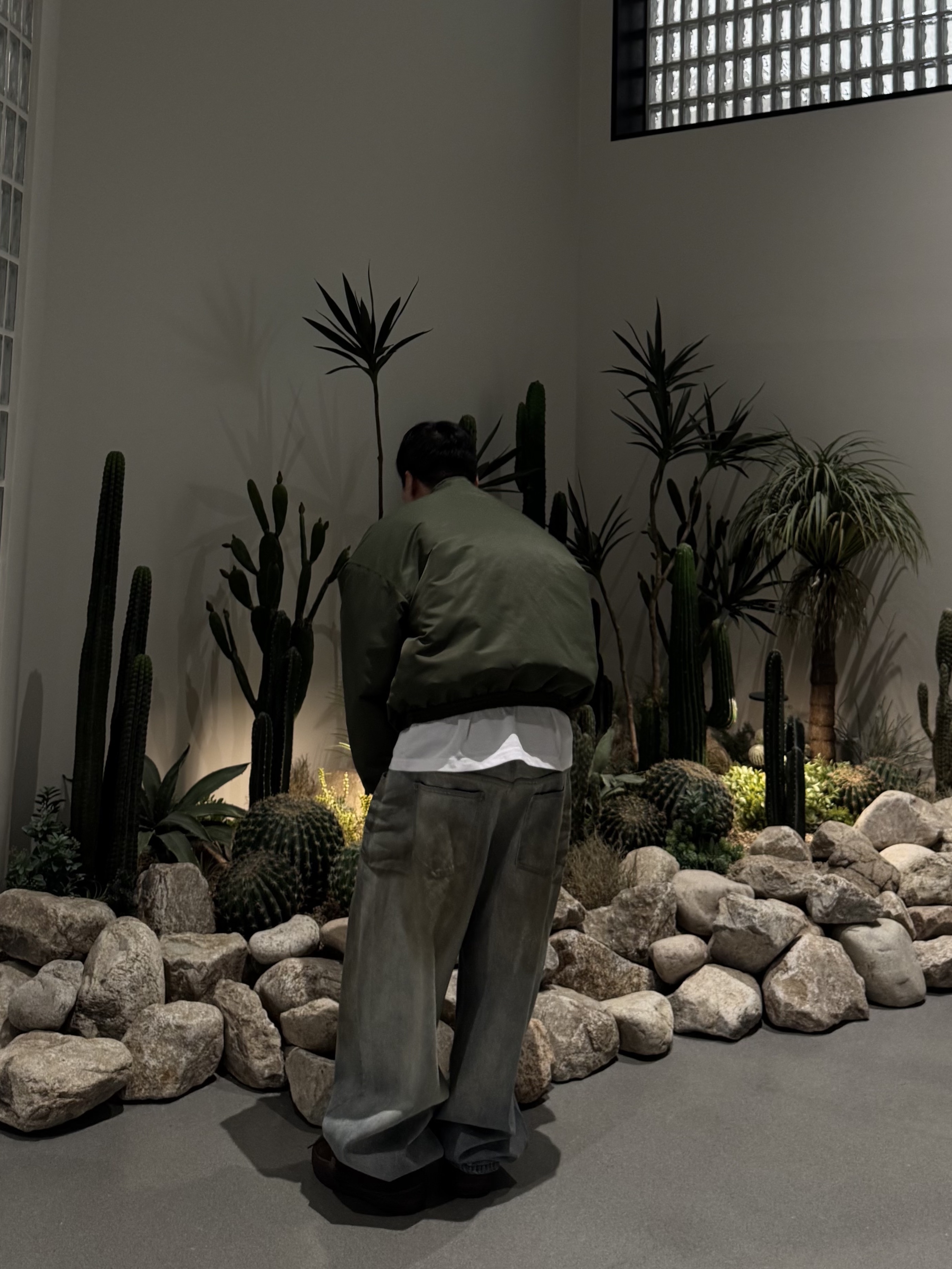 Nonnod Luster Bomber japanese Satin Khaki, ROARINGRAD Double Waist Sweat Pants Gray 착용 스타일 - 2
