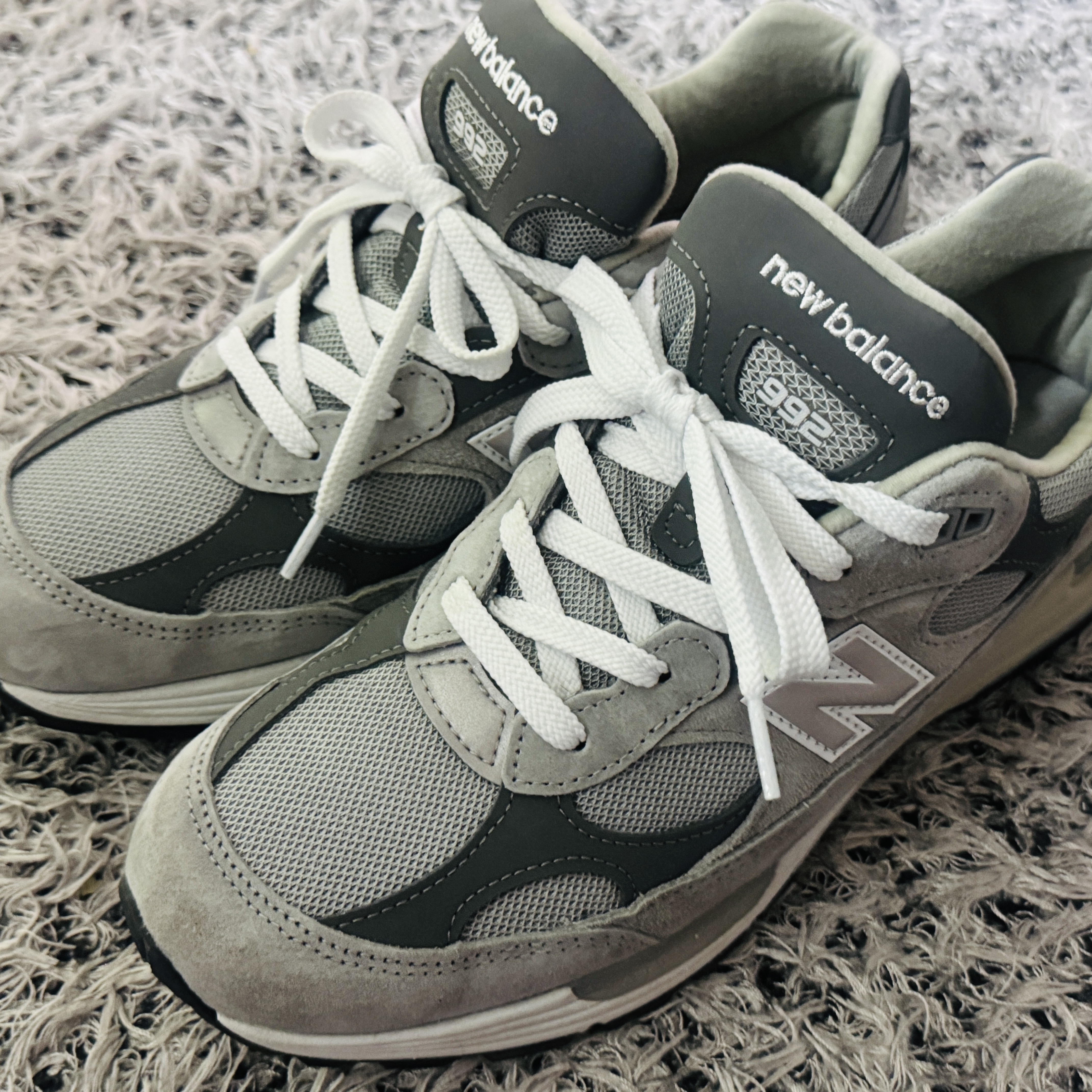 New Balance 992 Made in USA Core Grey Silver Metallic 착용 스타일
