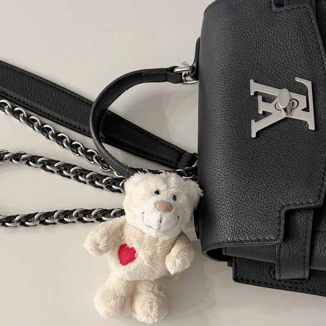 [KREAM 단독] NICI Love bear cream 10cm bb 착용 스타일