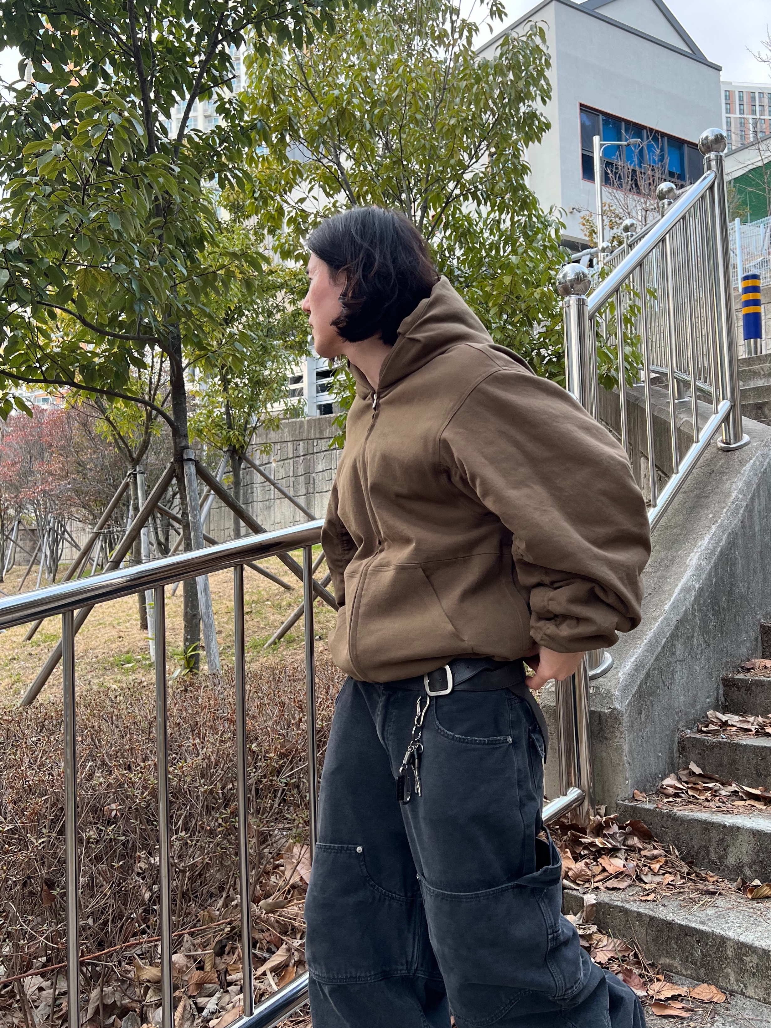 Nonnod Moleskin Shirring Bomber Khaki Brown, Nike x Sacai Magmascape SP Pecan 착용 스타일 - 5