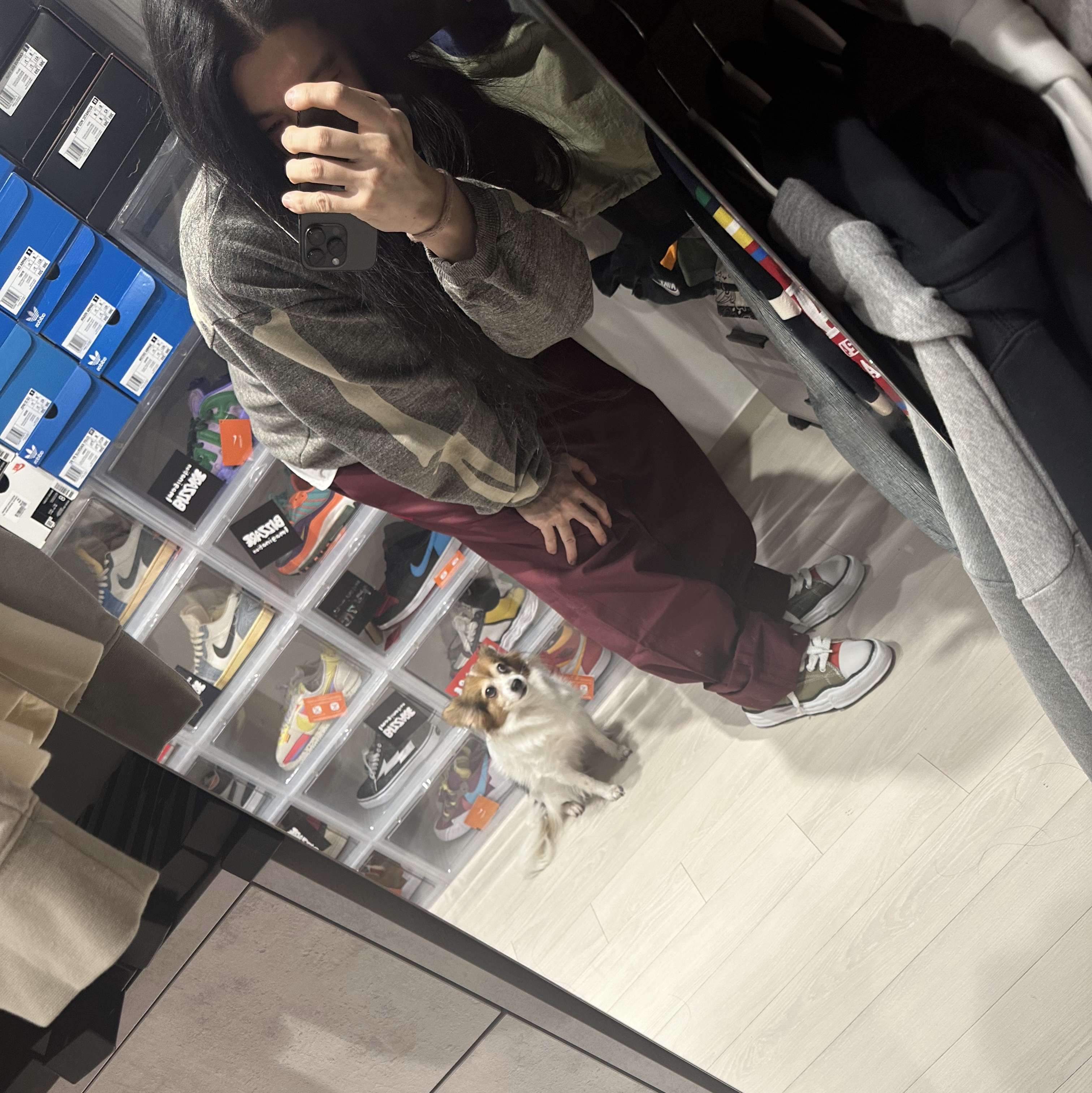 Kapital Fleece Big Crewneck Sweat Heather Charcoal, Maison Mihara Yasuhiro x Nigel Cabourn Low Cut Sneakers Army Green 착용 스타일 - 3