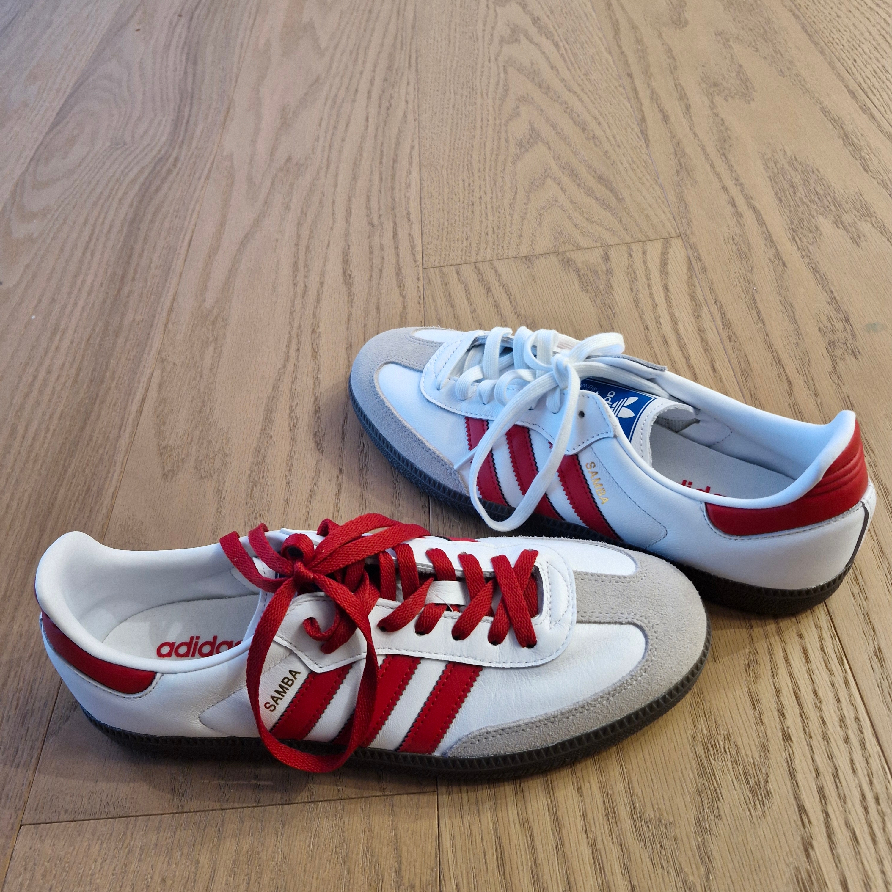 Adidas Samba OG White Better Scarlet 착용 스타일