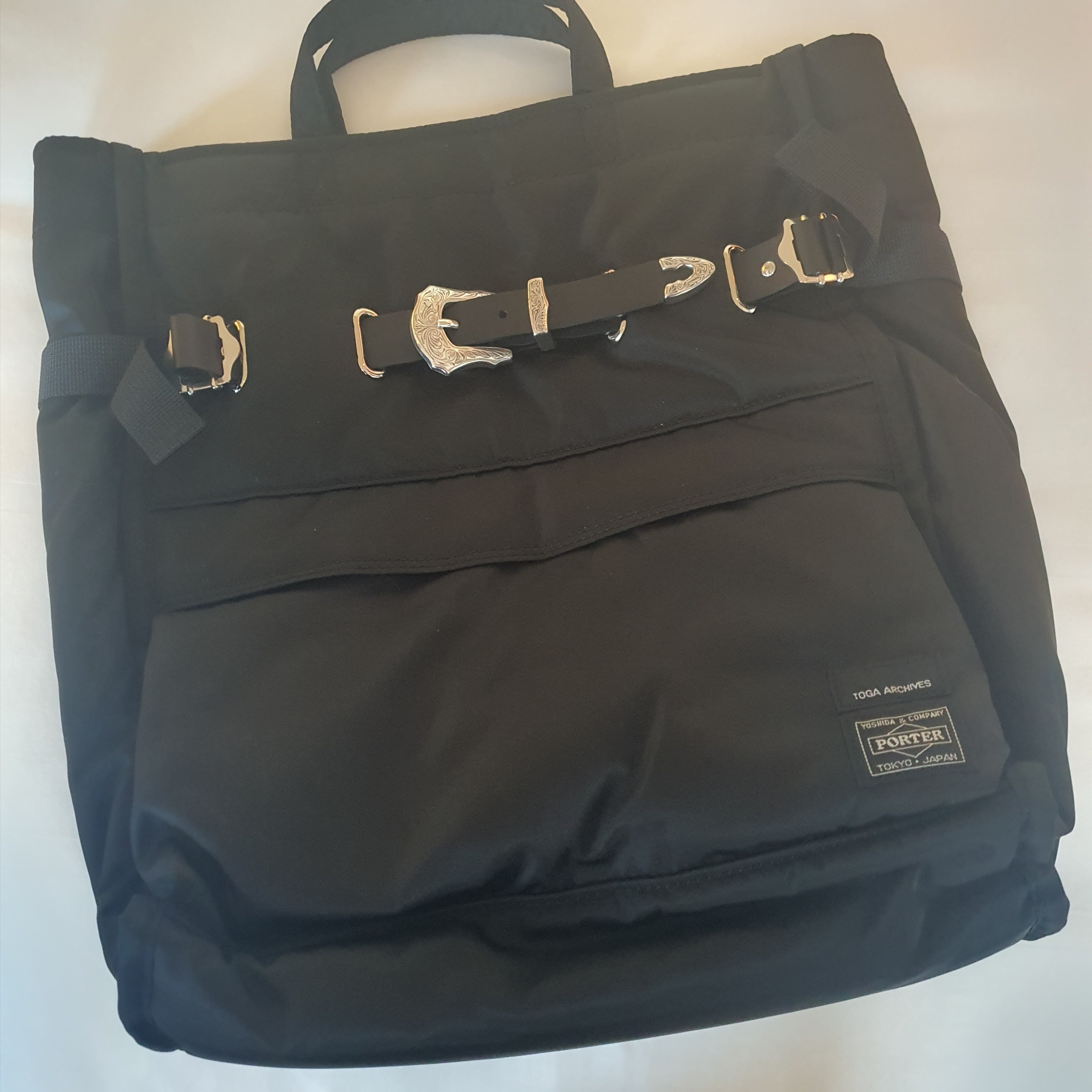 Porter x Toga Shoulder Tote Bag Black 착용 스타일