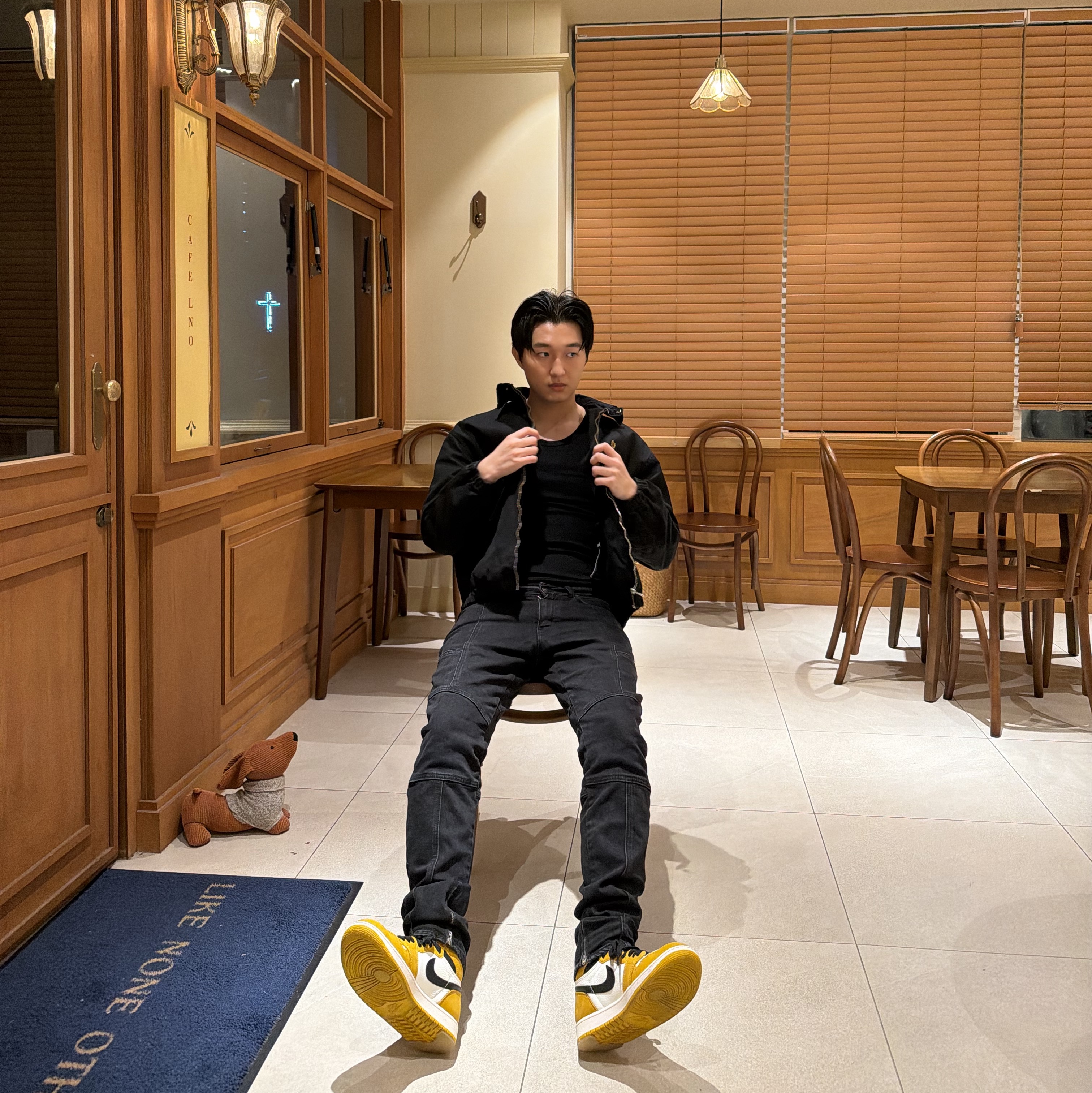 Jordan 1 Retro High OG Yellow Ochre 착용 스타일 - 1