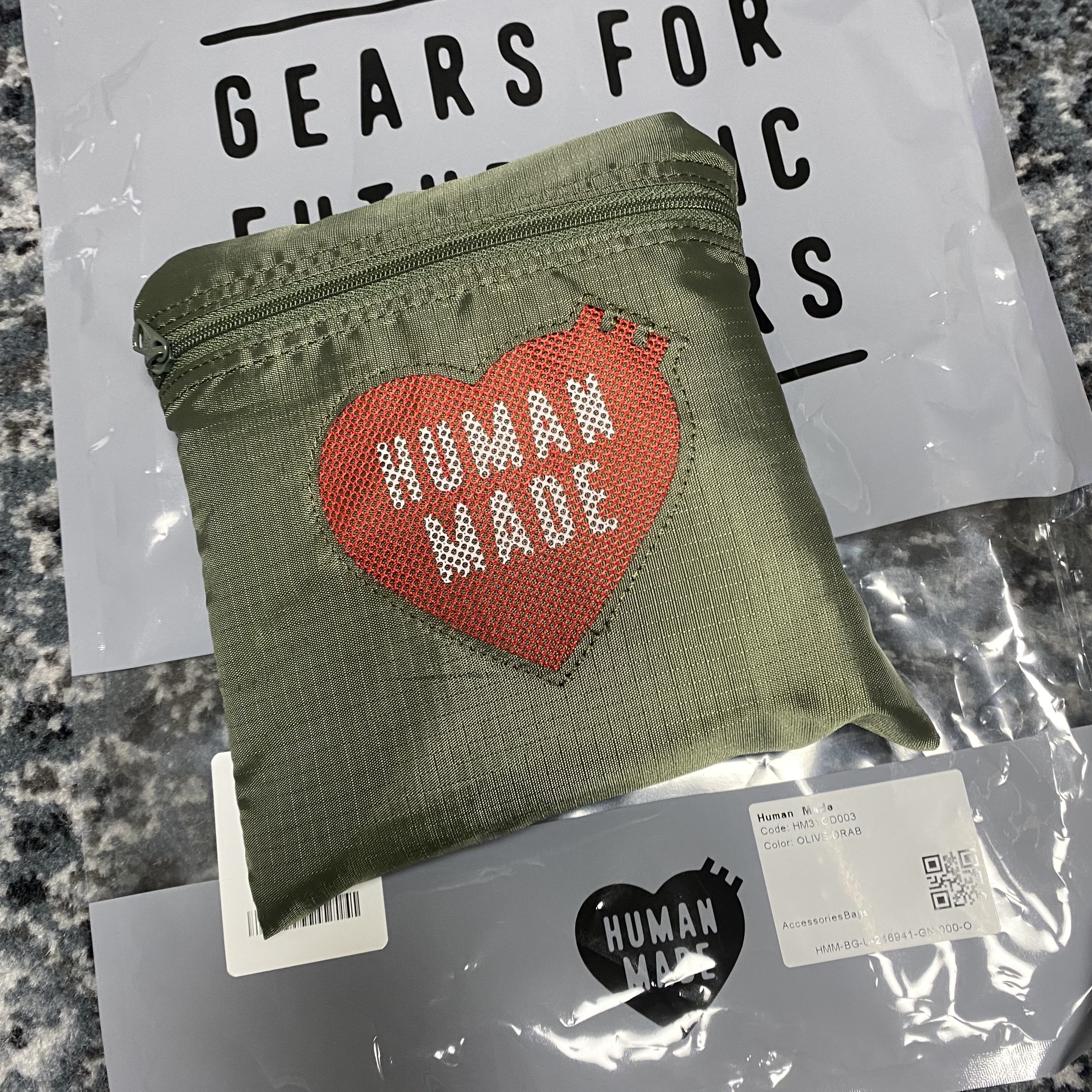 Human Made Packable Boston Bag Olive Drab 착용 스타일 - 2