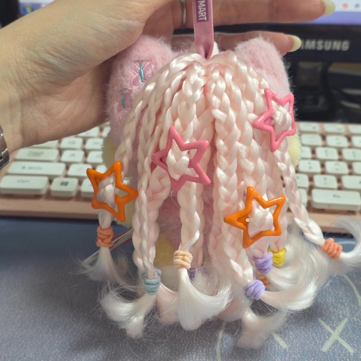 Pop Mart Skullpanda x My Little Pony Series Plush Doll Pendant Fluttershy (Opened Case) 착용 스타일